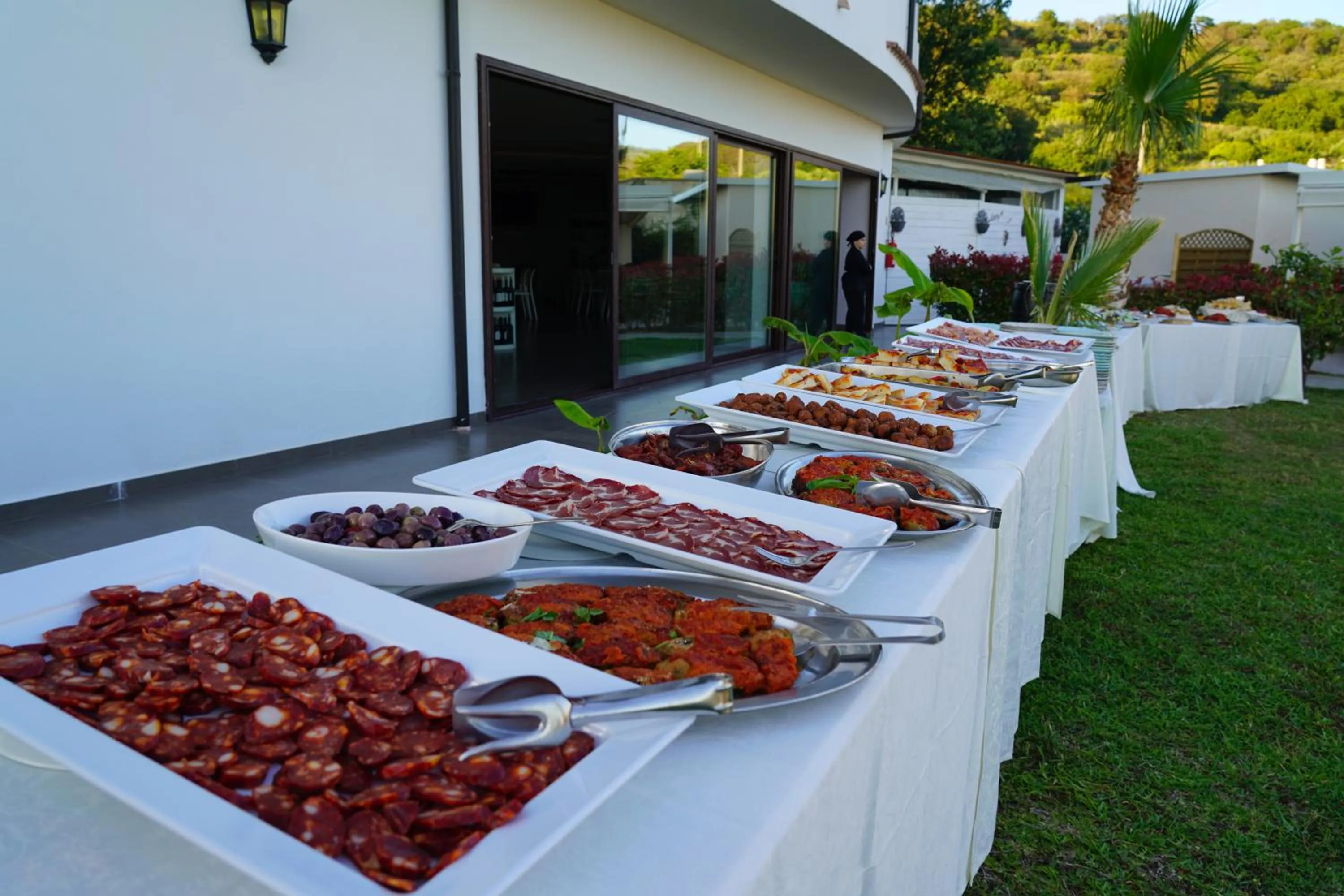 Food and drinks in LUZIA AGRIRESORT - Piscina Idromassaggio con Vista Mare Aperta fino alle ore 23-00