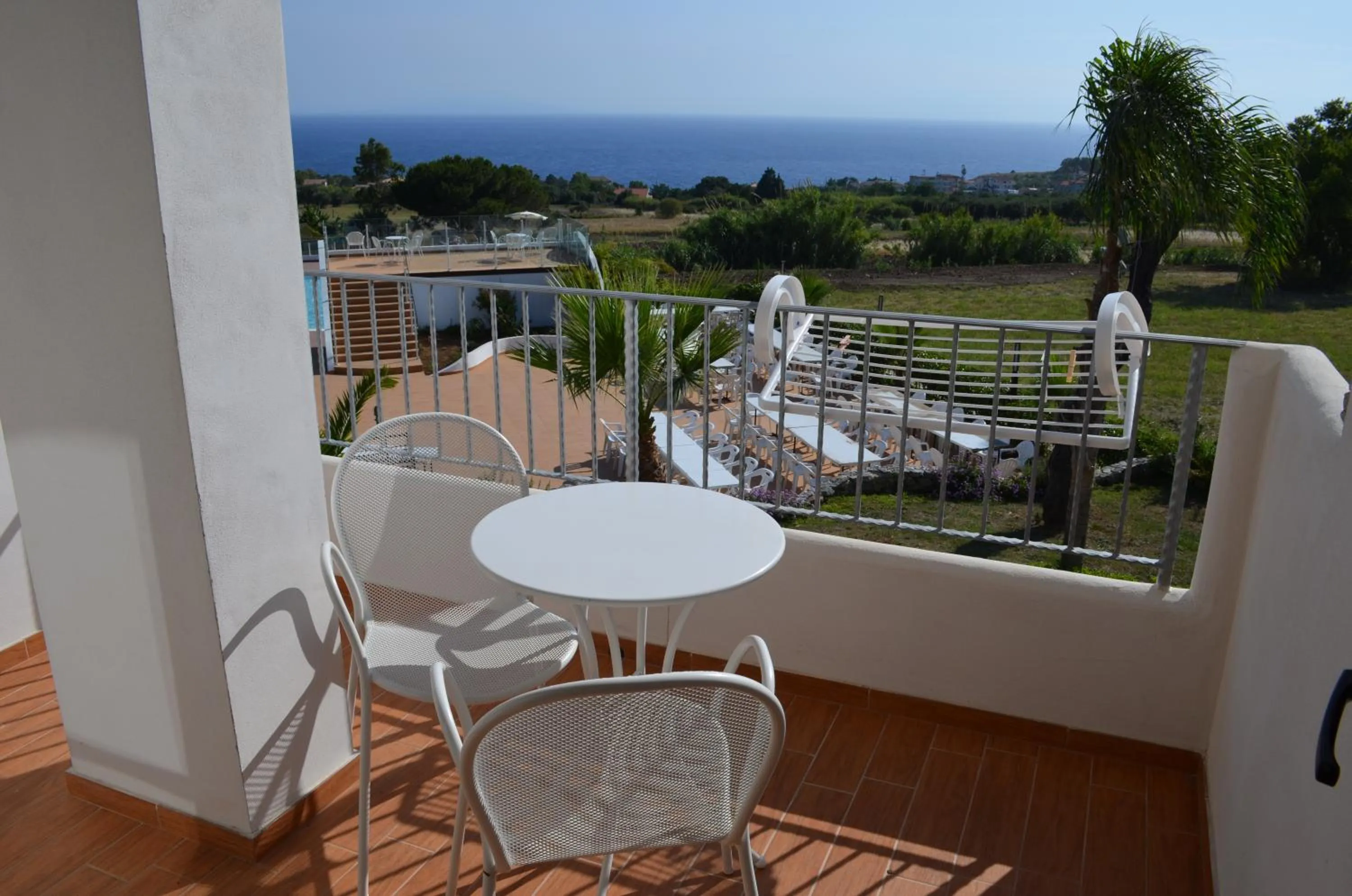 Balcony/Terrace in LUZIA AGRIRESORT - Piscina Idromassaggio con Vista Mare Aperta fino alle ore 23-00