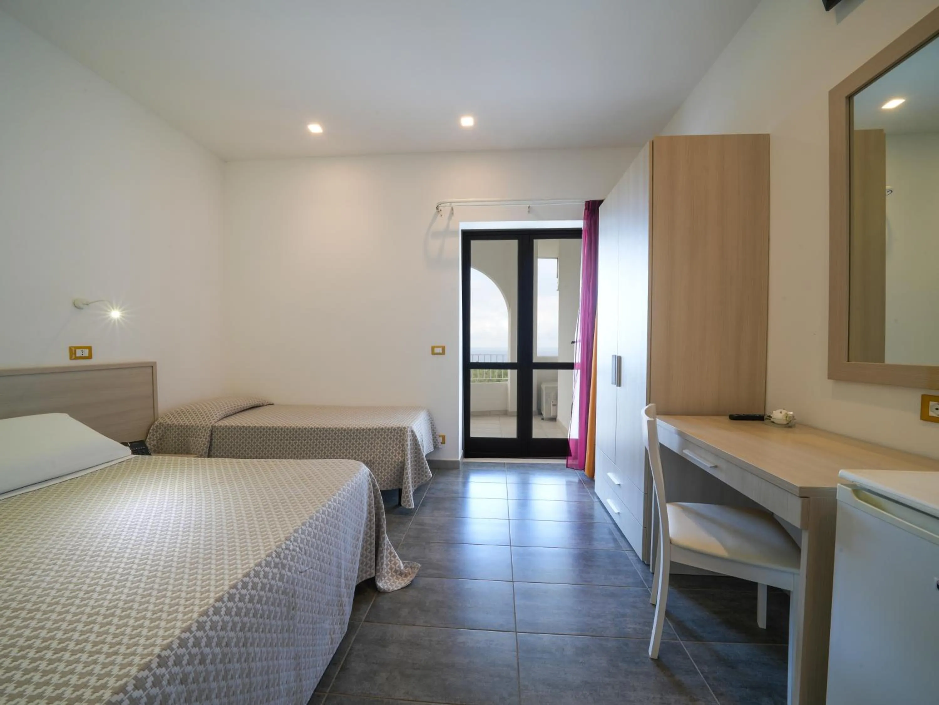 Bedroom, Bed in LUZIA AGRIRESORT - Piscina Idromassaggio con Vista Mare Aperta fino alle ore 23-00