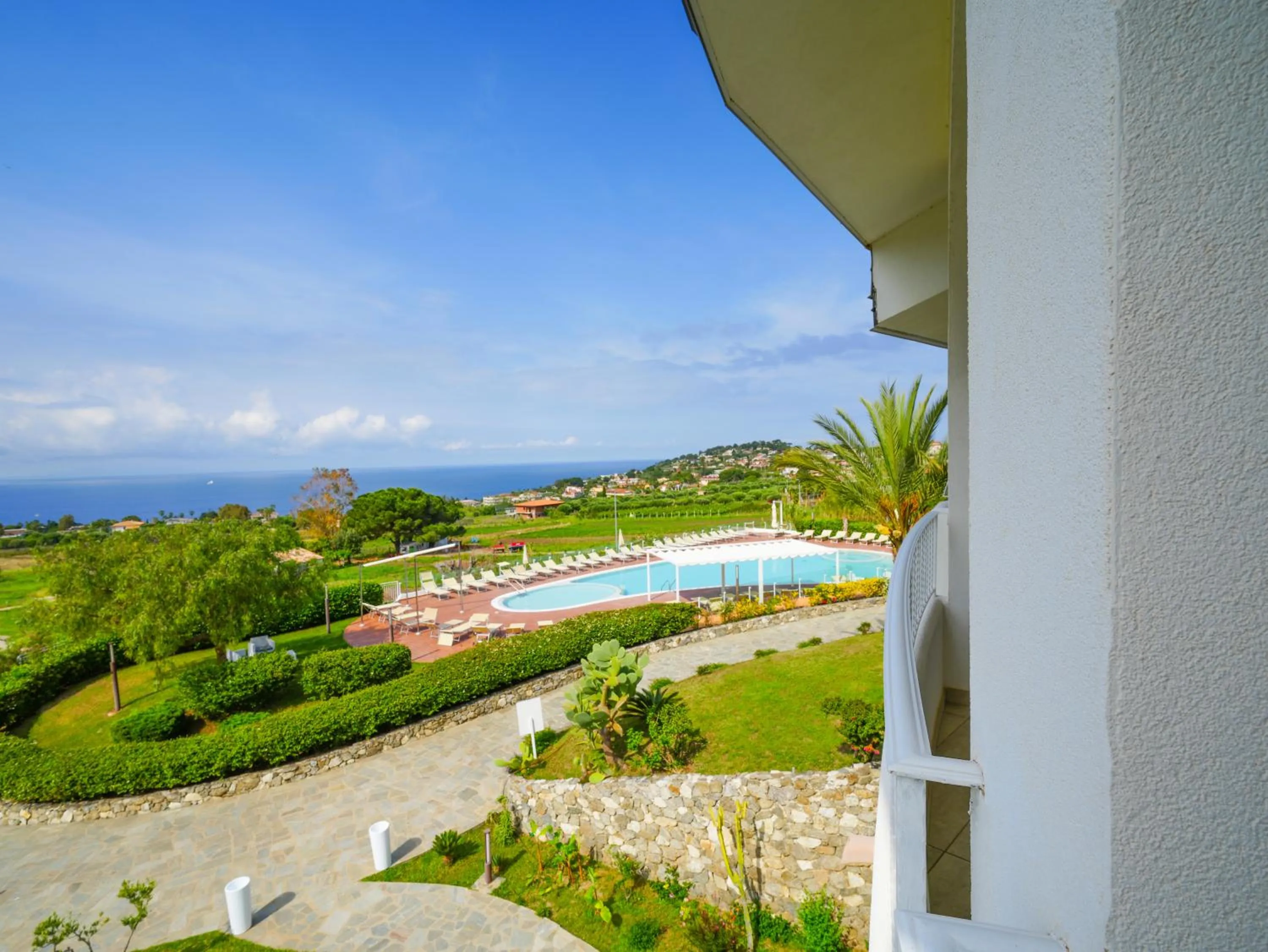Pool view in LUZIA AGRIRESORT - Piscina Idromassaggio con Vista Mare Aperta fino alle ore 23-00