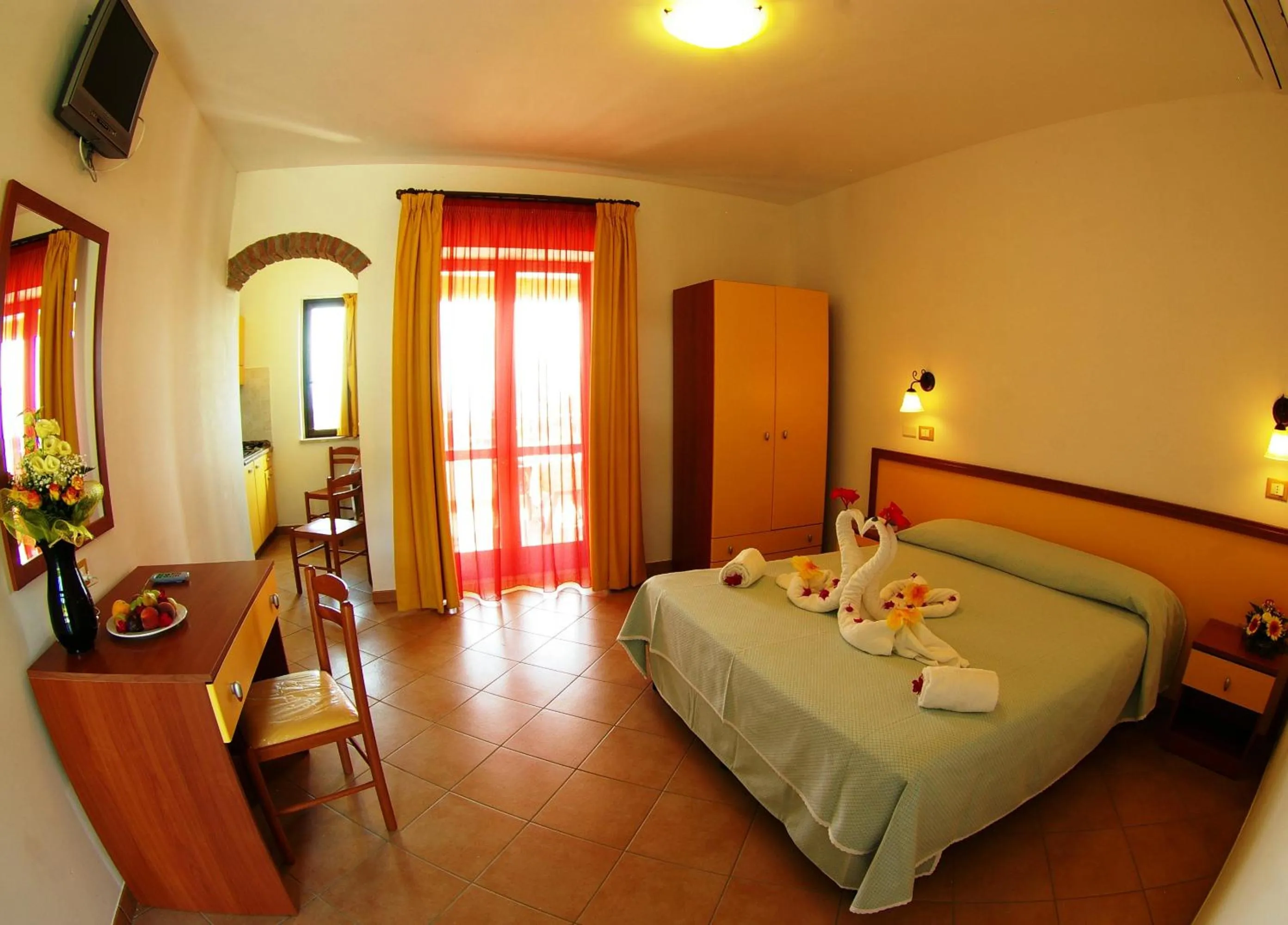 Kitchen or kitchenette, Bed in LUZIA AGRIRESORT - Piscina Idromassaggio con Vista Mare Aperta fino alle ore 23-00