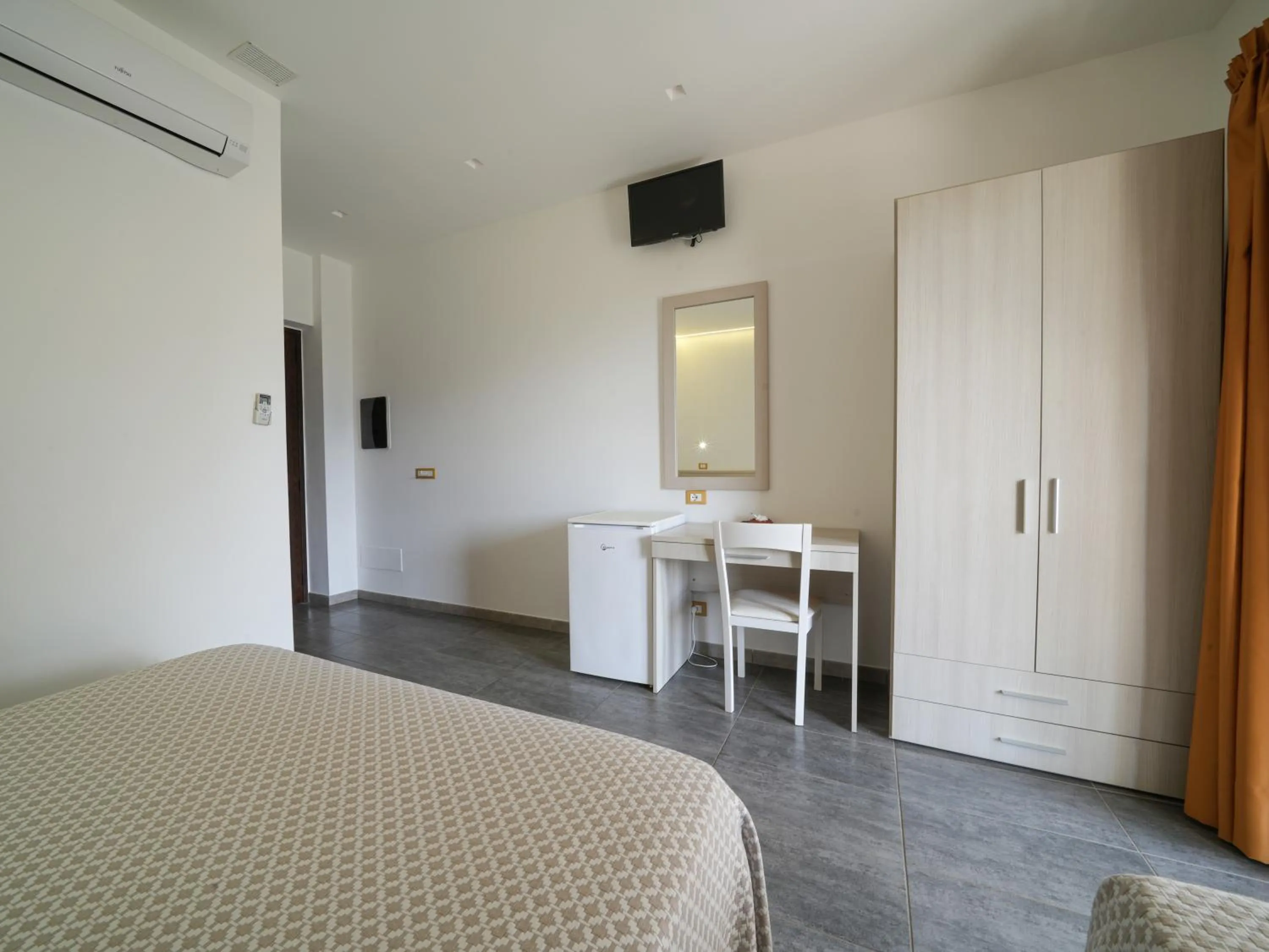 Bedroom, Bed in LUZIA AGRIRESORT - Piscina Idromassaggio con Vista Mare Aperta fino alle ore 23-00