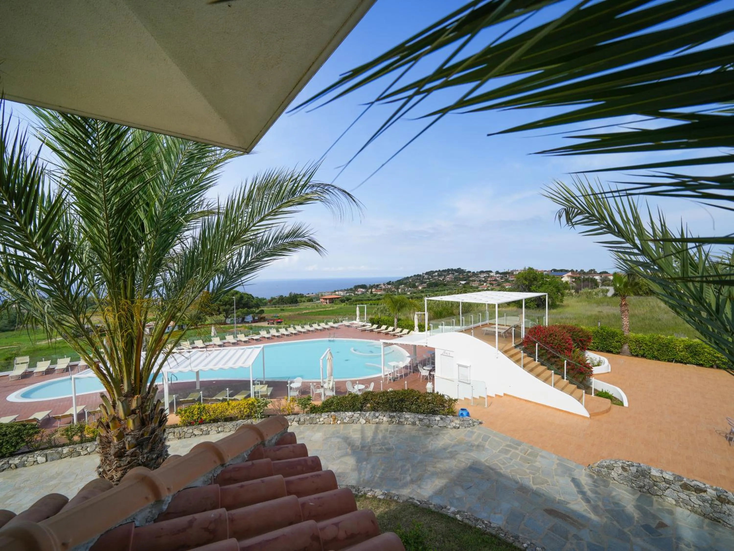 Swimming pool in LUZIA AGRIRESORT - Piscina Idromassaggio con Vista Mare Aperta fino alle ore 23-00