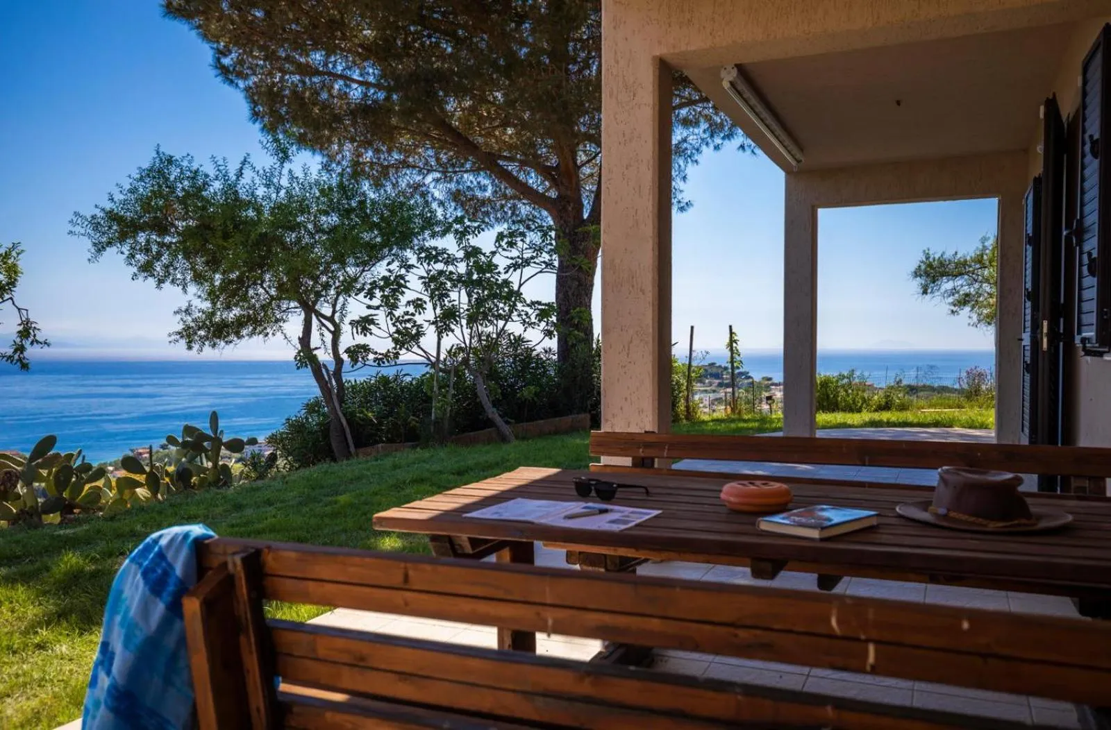 Patio in LUZIA AGRIRESORT - Piscina Idromassaggio con Vista Mare Aperta fino alle ore 23-00