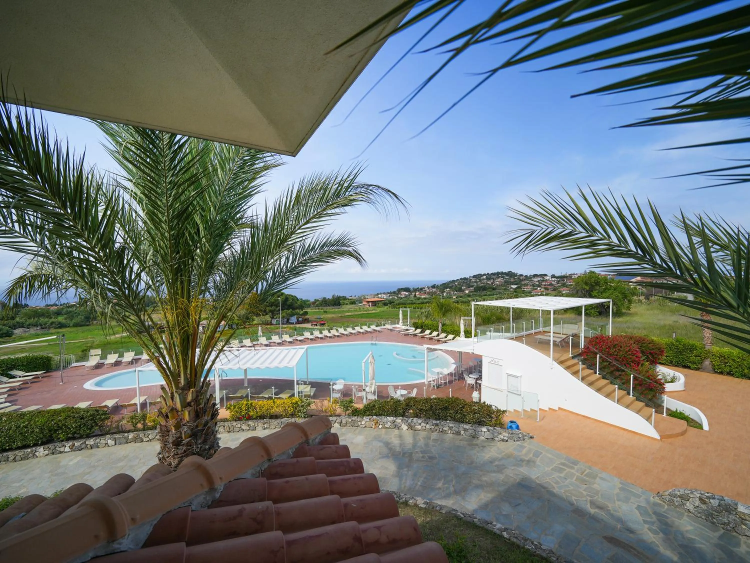Swimming pool in LUZIA AGRIRESORT - Piscina Idromassaggio con Vista Mare Aperta fino alle ore 23-00