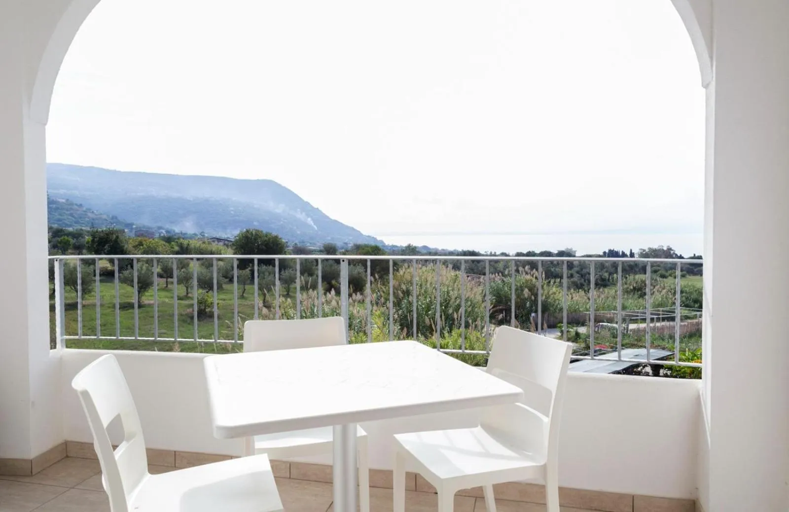 Day in LUZIA AGRIRESORT - Piscina Idromassaggio con Vista Mare Aperta fino alle ore 23-00