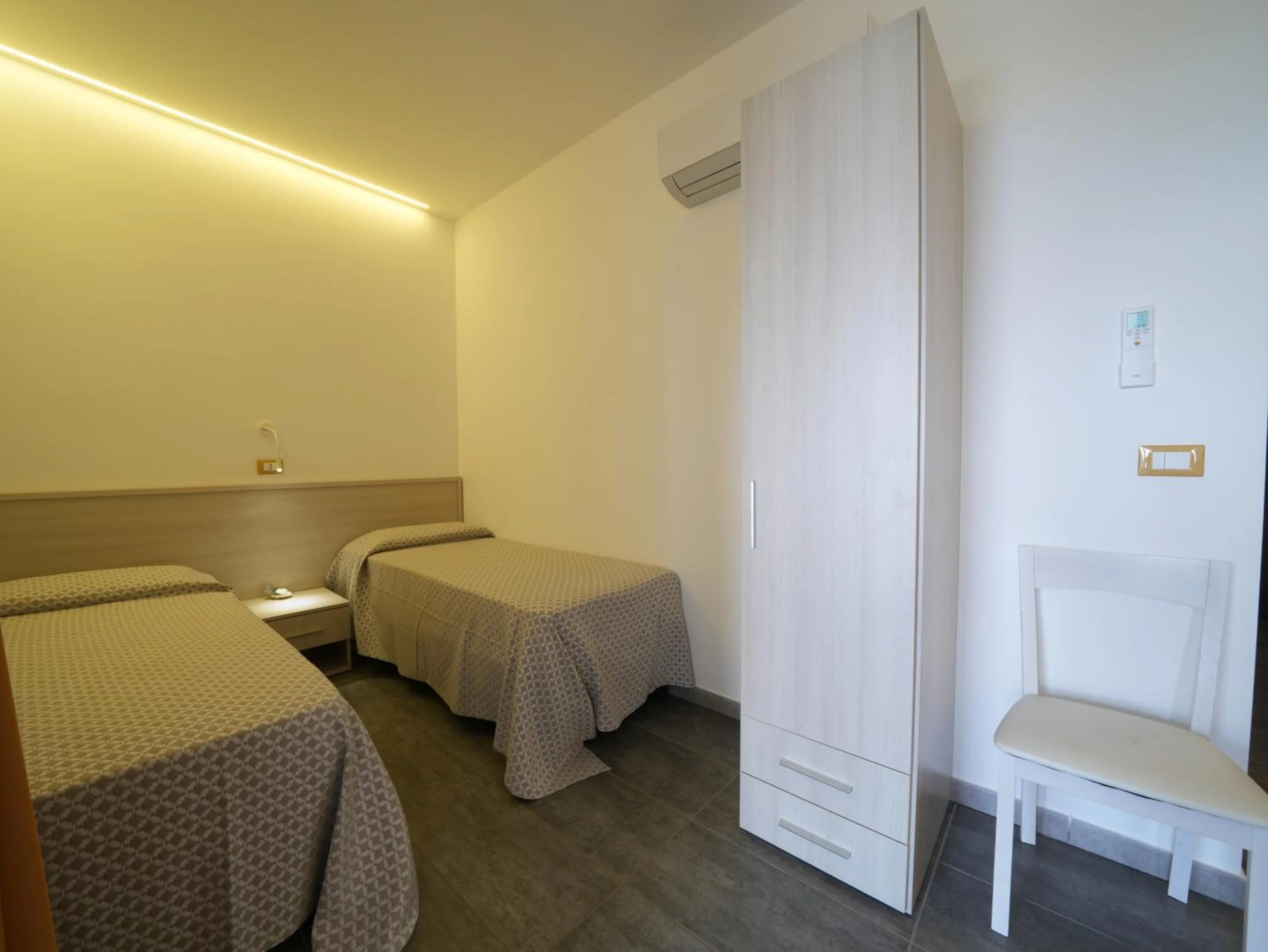 Photo of the whole room, Bed in LUZIA AGRIRESORT - Piscina Idromassaggio con Vista Mare Aperta fino alle ore 23-00