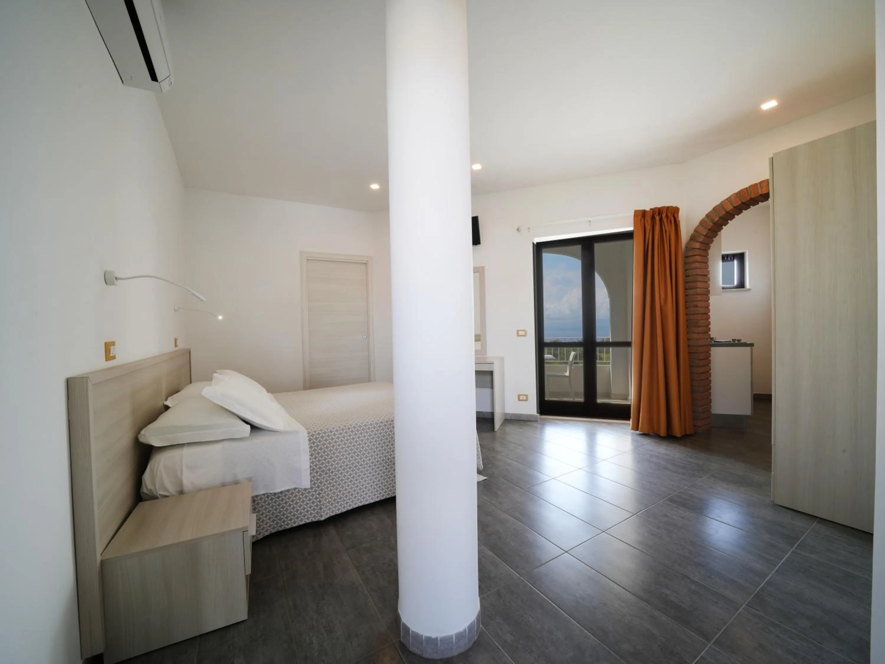 Bedroom, Bed in LUZIA AGRIRESORT - Piscina Idromassaggio con Vista Mare Aperta fino alle ore 23-00