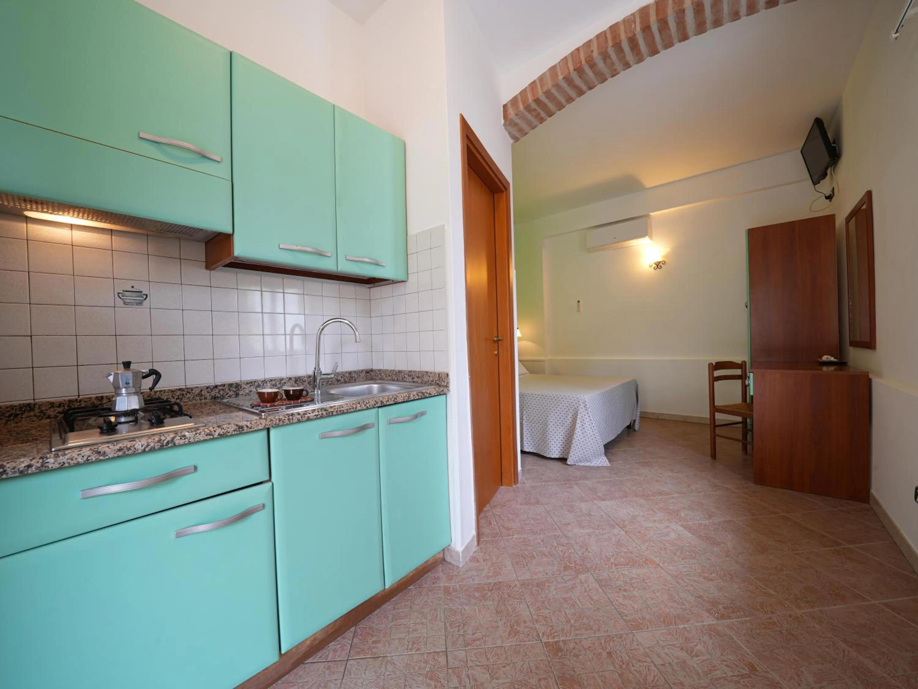 Kitchen or kitchenette in LUZIA AGRIRESORT - Piscina Idromassaggio con Vista Mare Aperta fino alle ore 23-00