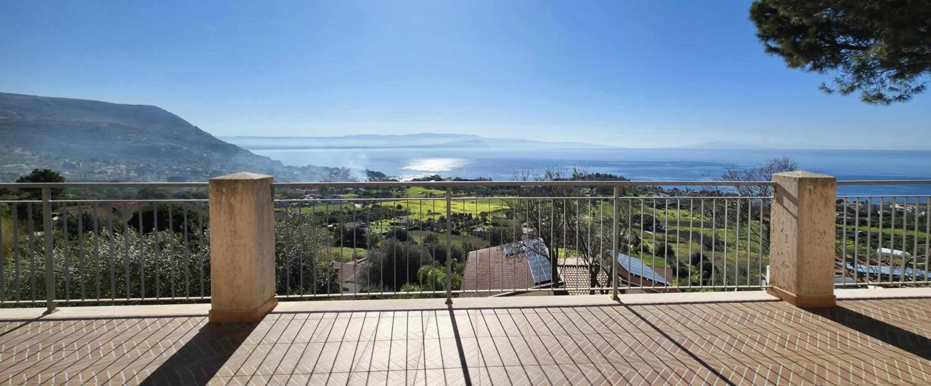 Day in LUZIA AGRIRESORT - Piscina Idromassaggio con Vista Mare Aperta fino alle ore 23-00