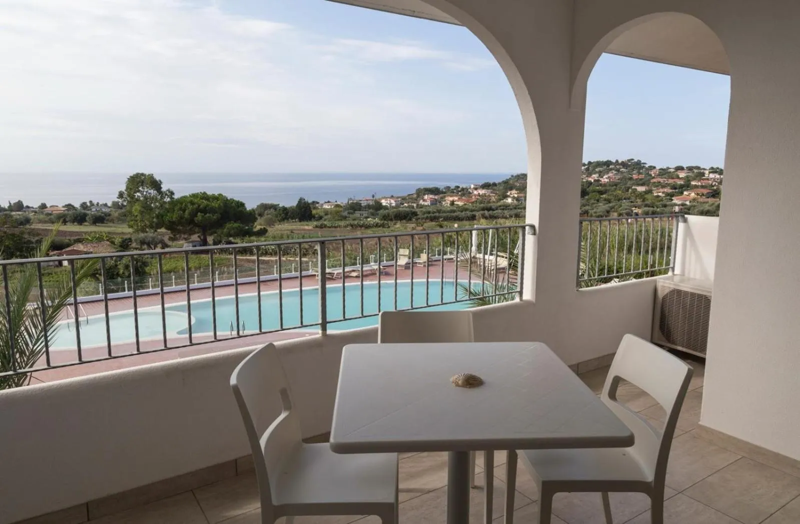Balcony/Terrace in LUZIA AGRIRESORT - Piscina Idromassaggio con Vista Mare Aperta fino alle ore 23-00