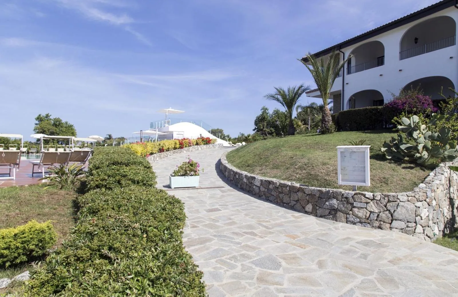 Facade/entrance in LUZIA AGRIRESORT - Piscina Idromassaggio con Vista Mare Aperta fino alle ore 23-00