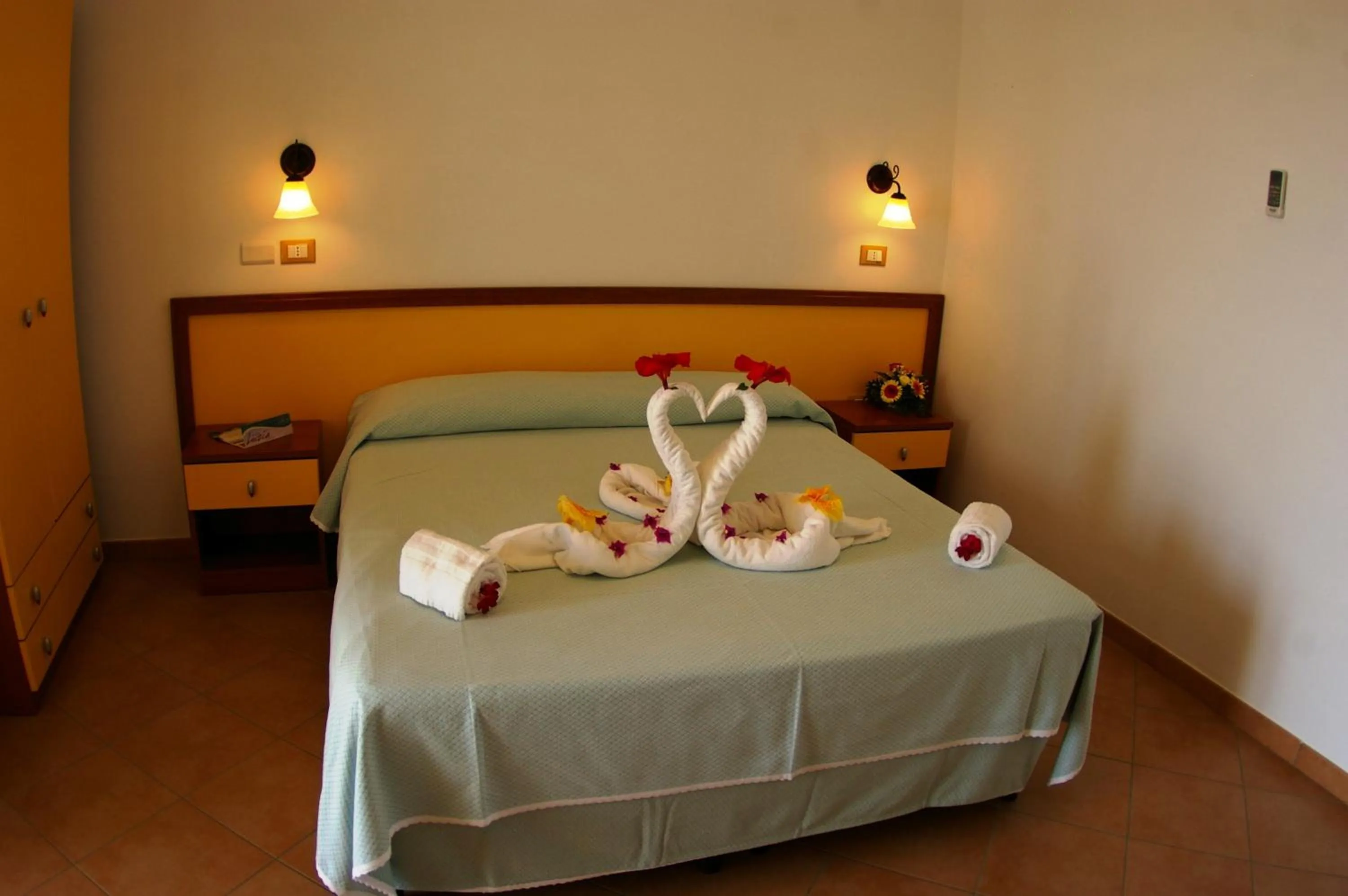 Bed in LUZIA AGRIRESORT - Piscina Idromassaggio con Vista Mare Aperta fino alle ore 23-00