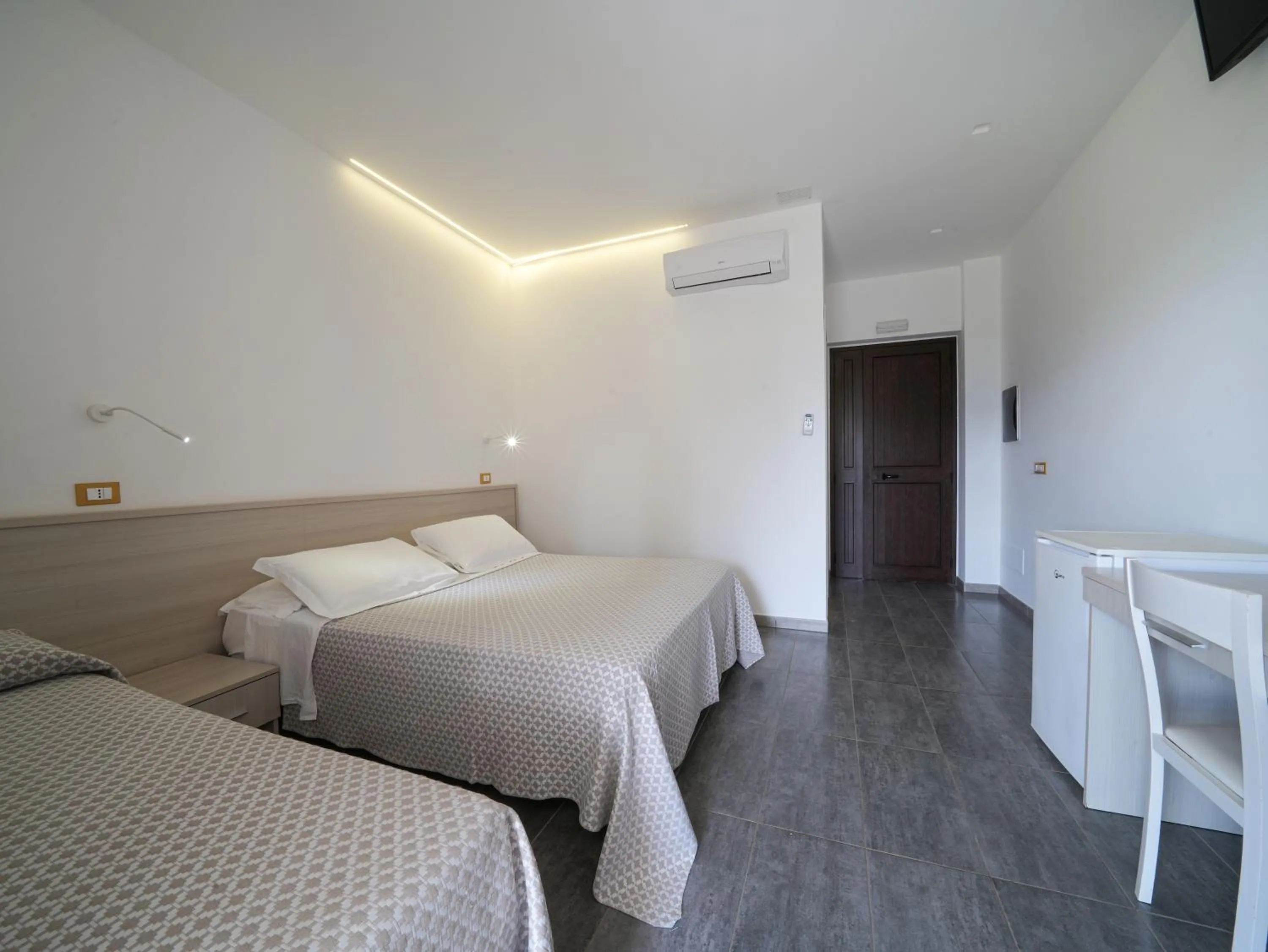Bedroom, Bed in LUZIA AGRIRESORT - Piscina Idromassaggio con Vista Mare Aperta fino alle ore 23-00