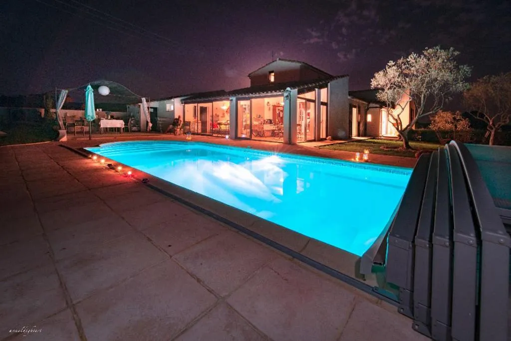 Property building in Les Secrets du Mistral