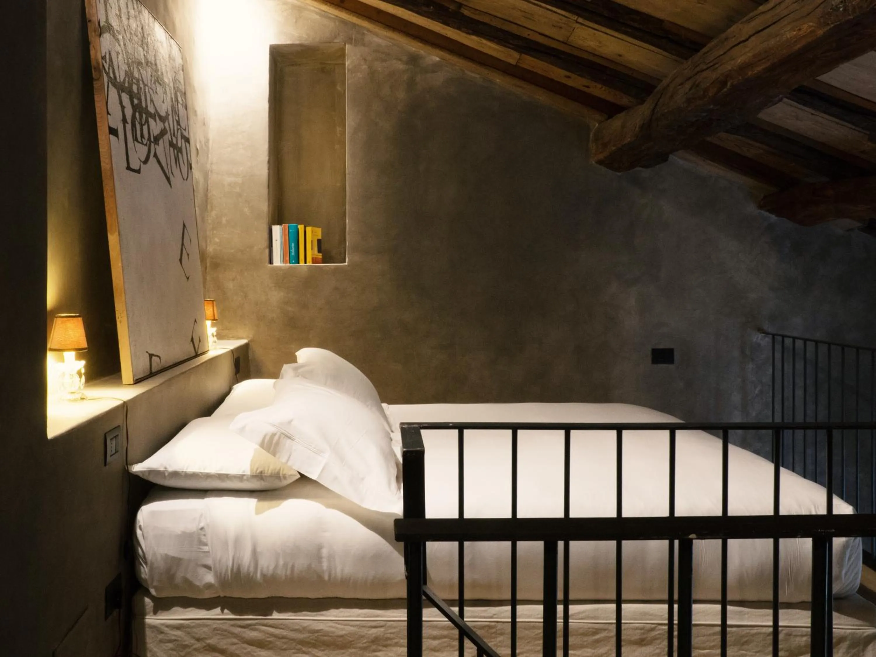 Photo of the whole room, Bed in Palazzo Albricci Peregrini