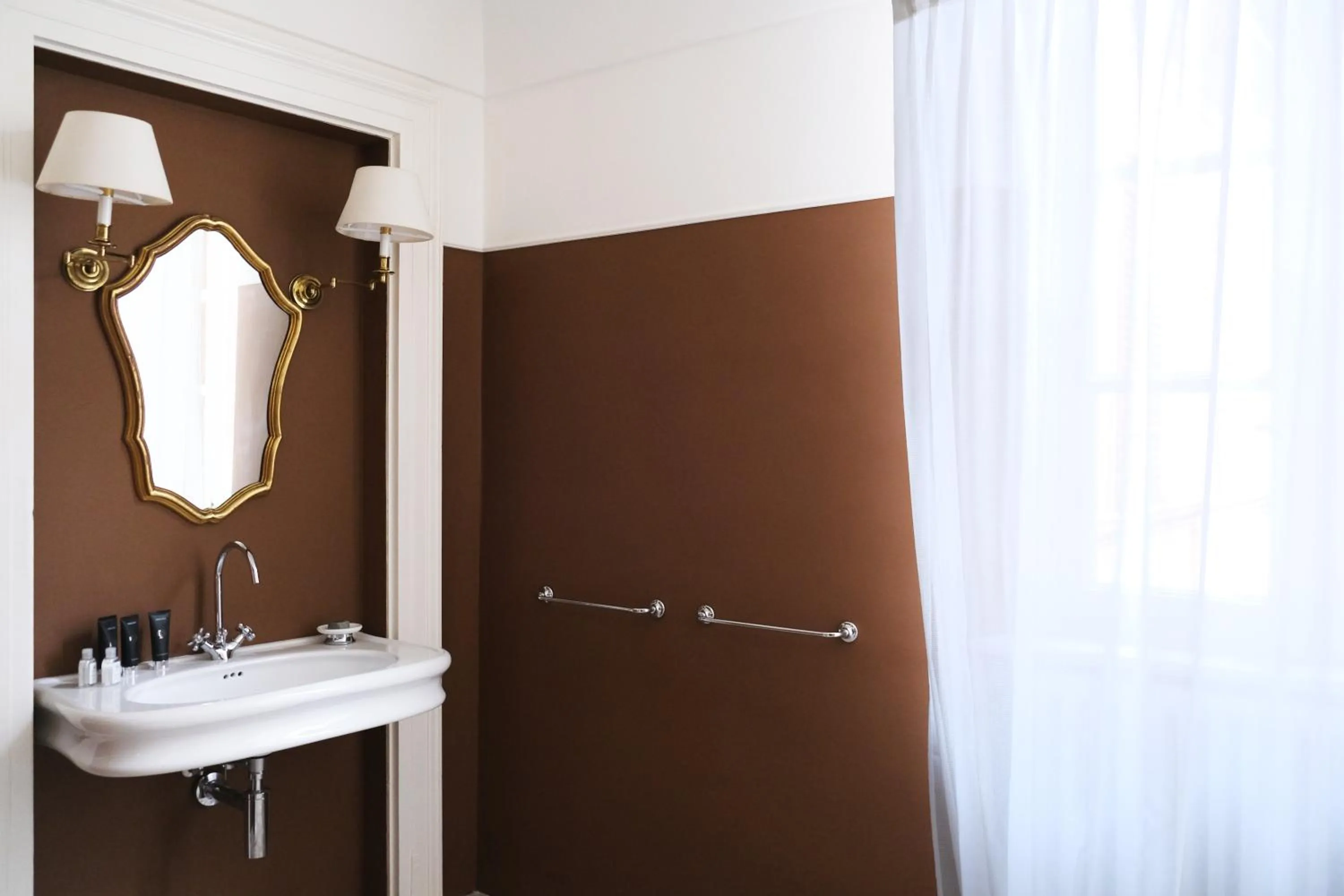 Bathroom in Palazzo Albricci Peregrini