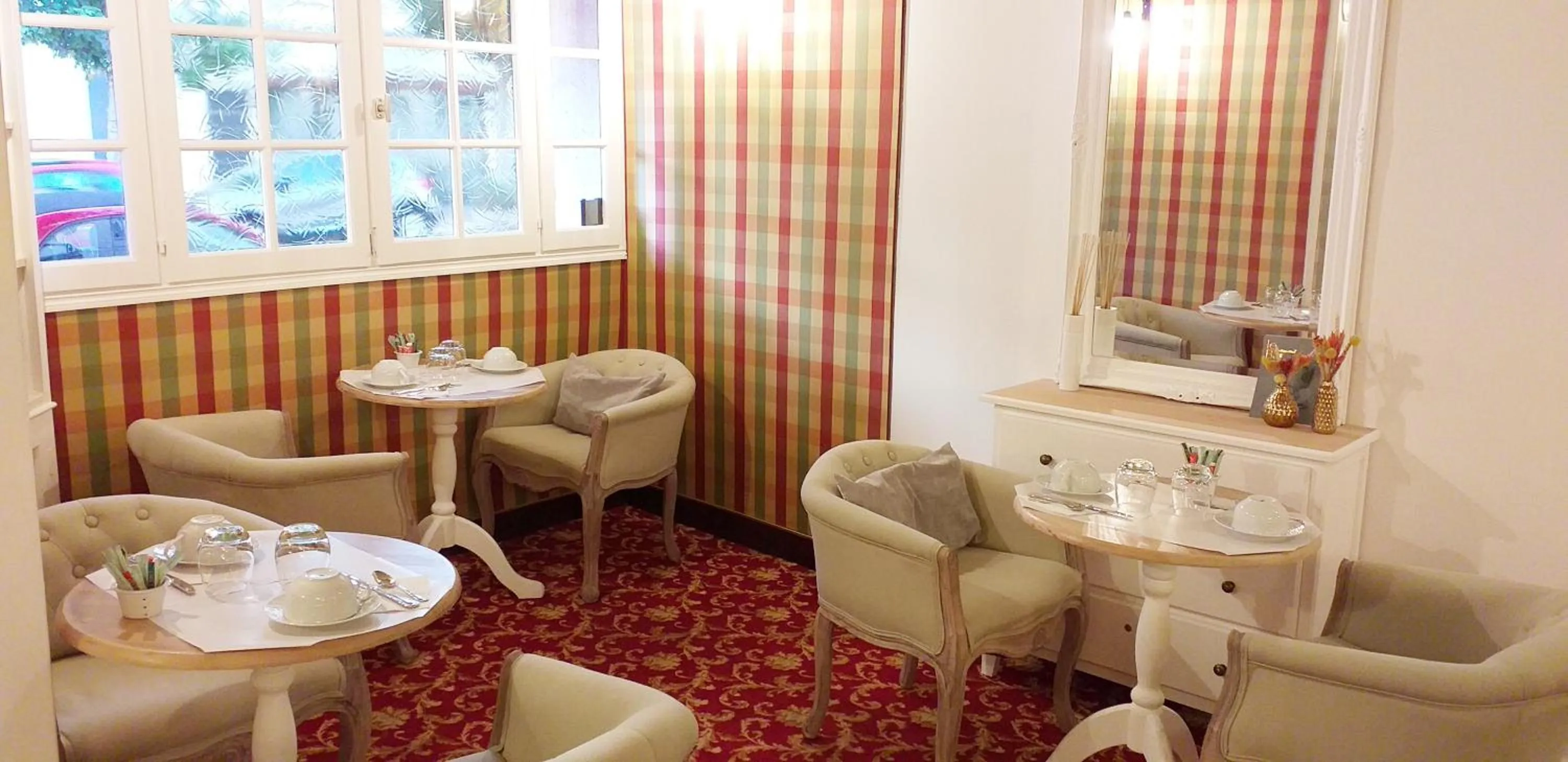 Buffet breakfast in Hôtel Le Chantilly Deauville