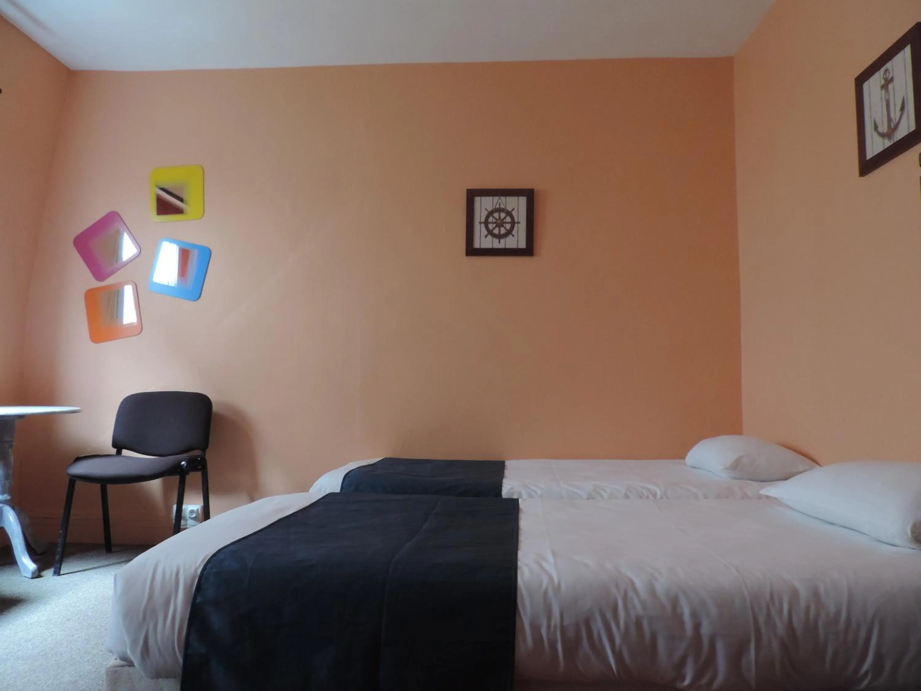 Photo of the whole room, Bed in Hôtel Le Chantilly Deauville