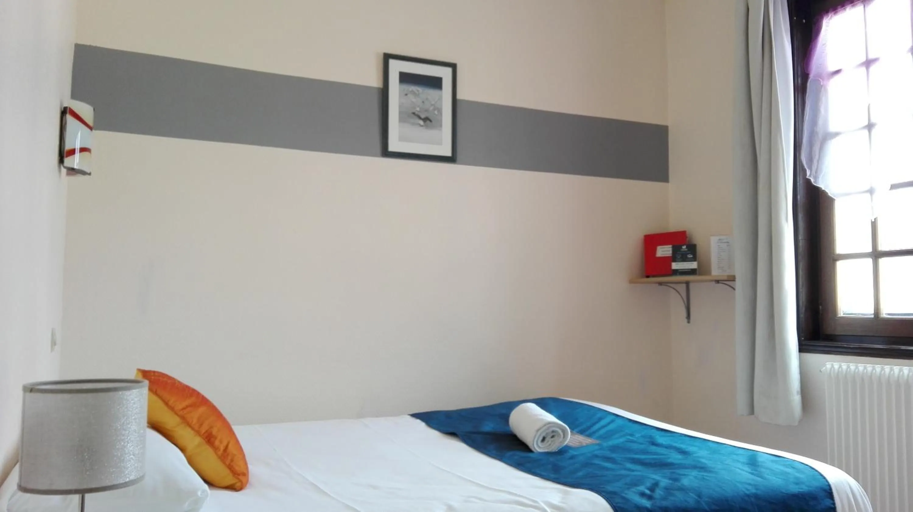 Photo of the whole room, Bed in Hôtel Le Chantilly Deauville