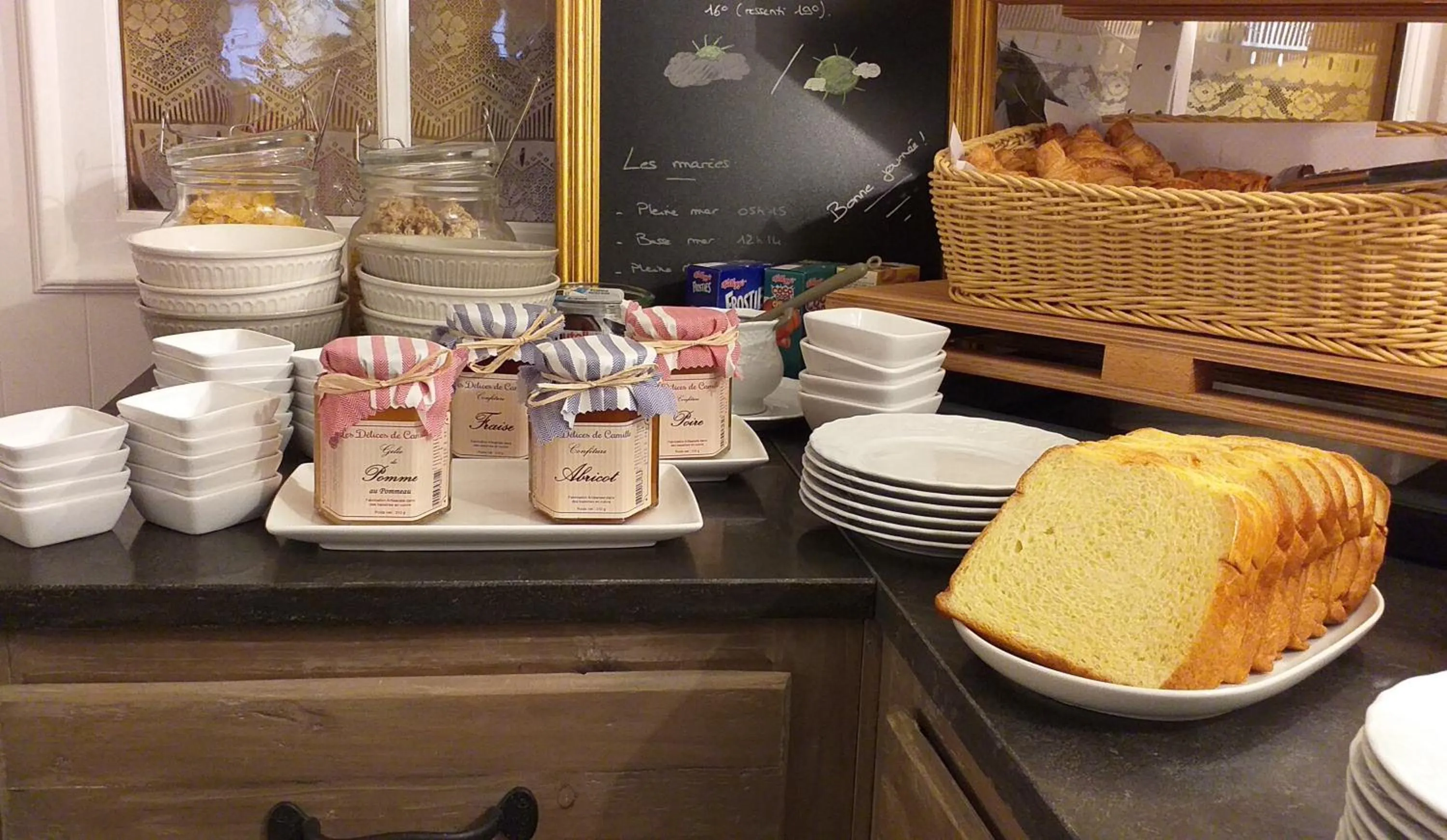 Buffet breakfast in Hôtel Le Chantilly Deauville