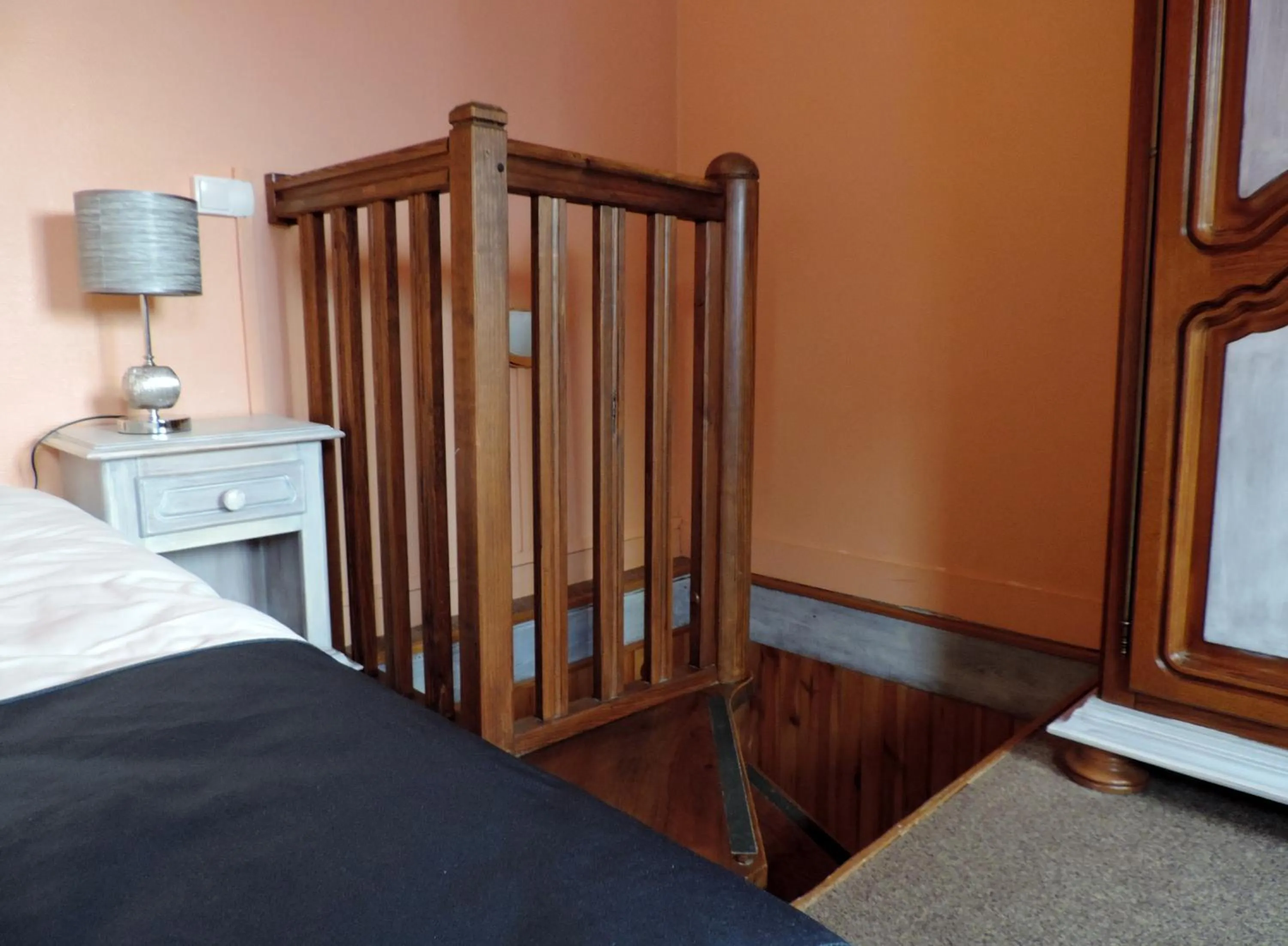 Bedroom, Bed in Hôtel Le Chantilly Deauville