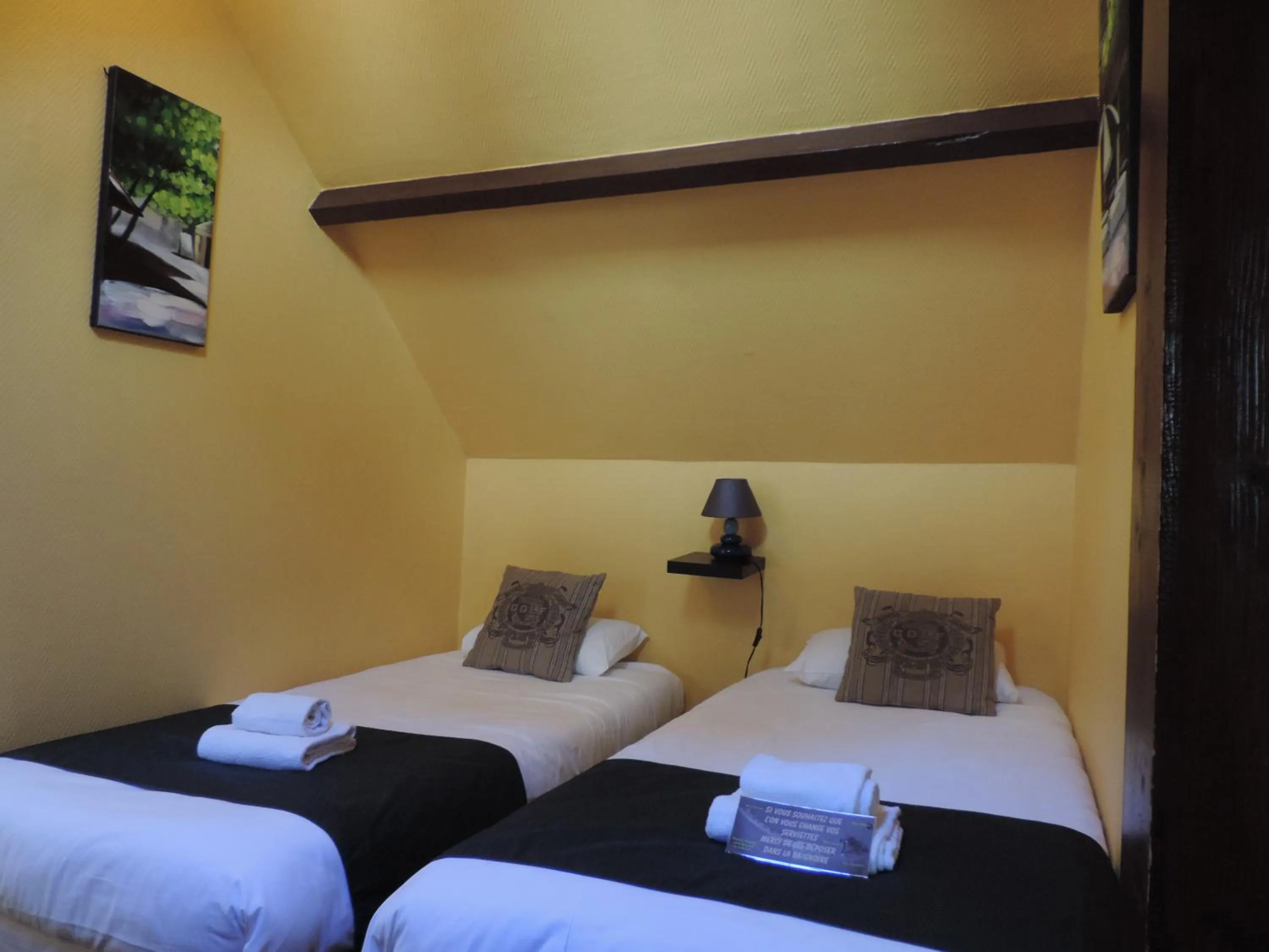 Bed in Hôtel Le Chantilly Deauville