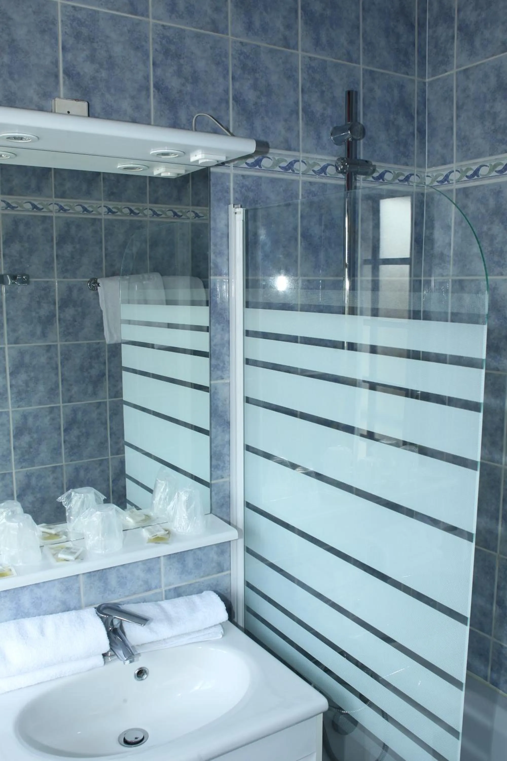 Bathroom in Hôtel Le Chantilly Deauville