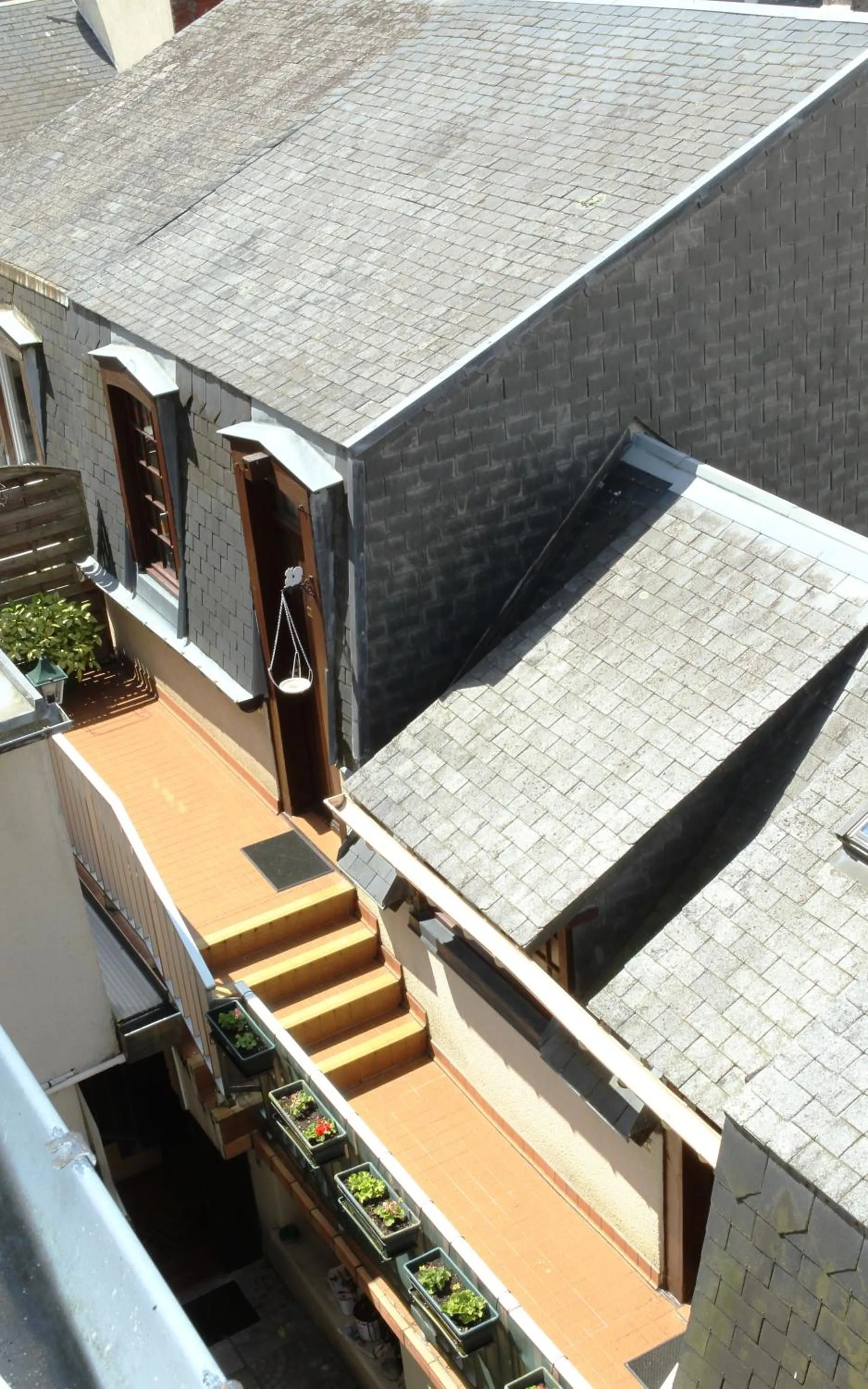 Patio in Hôtel Le Chantilly Deauville