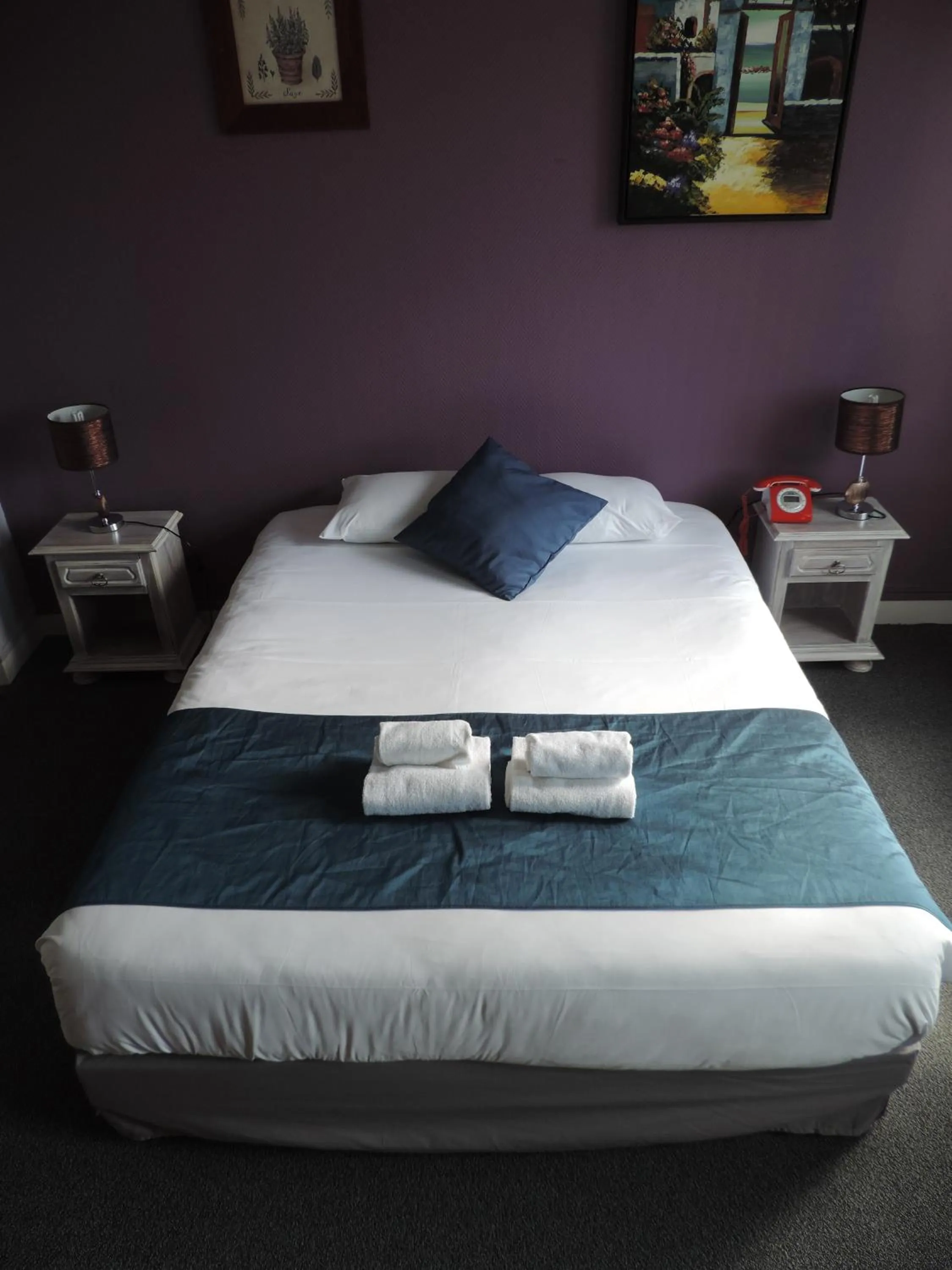 Photo of the whole room, Bed in Hôtel Le Chantilly Deauville