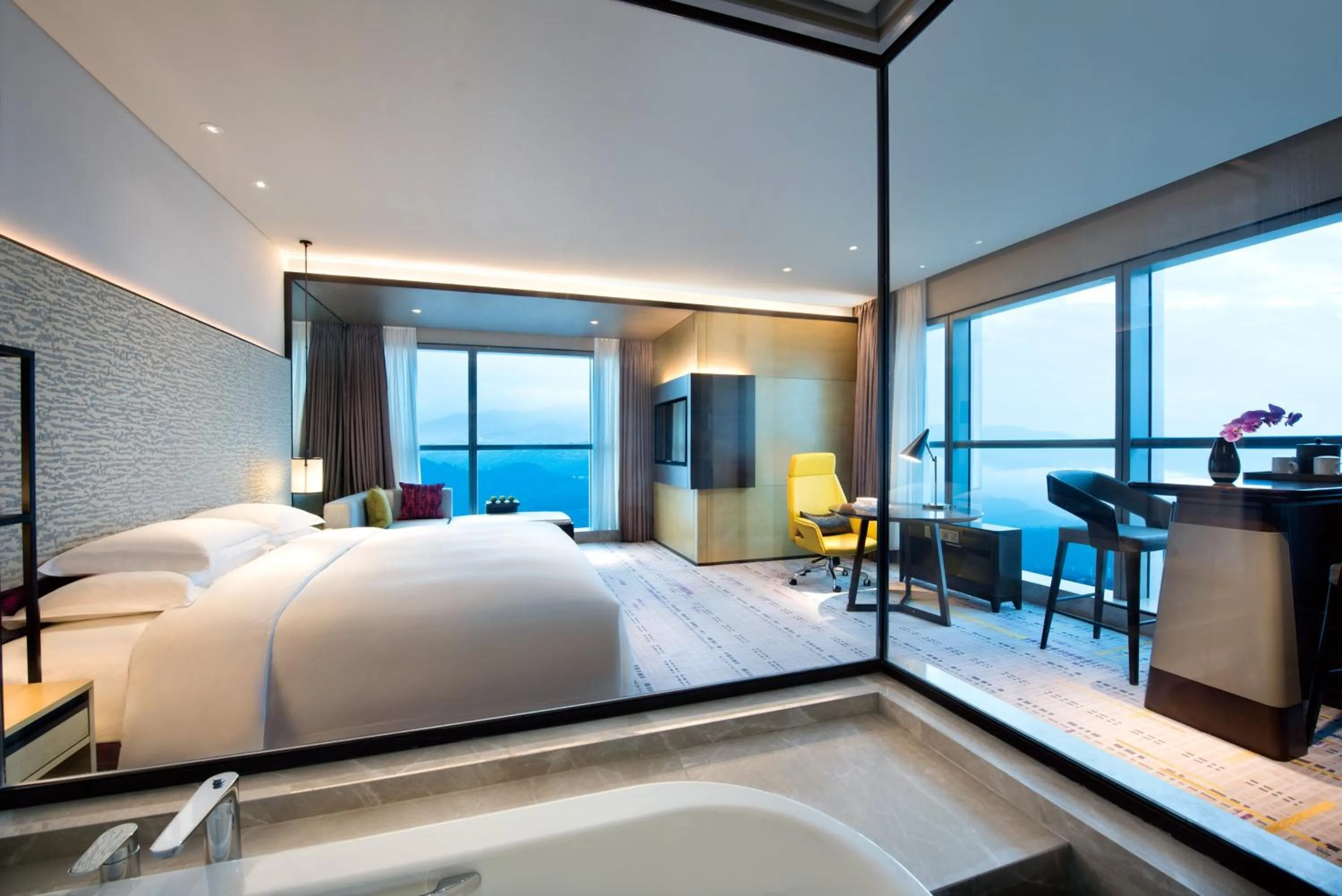 Photo of the whole room, Bed in Crowne Plaza Baoji City Center by IHG