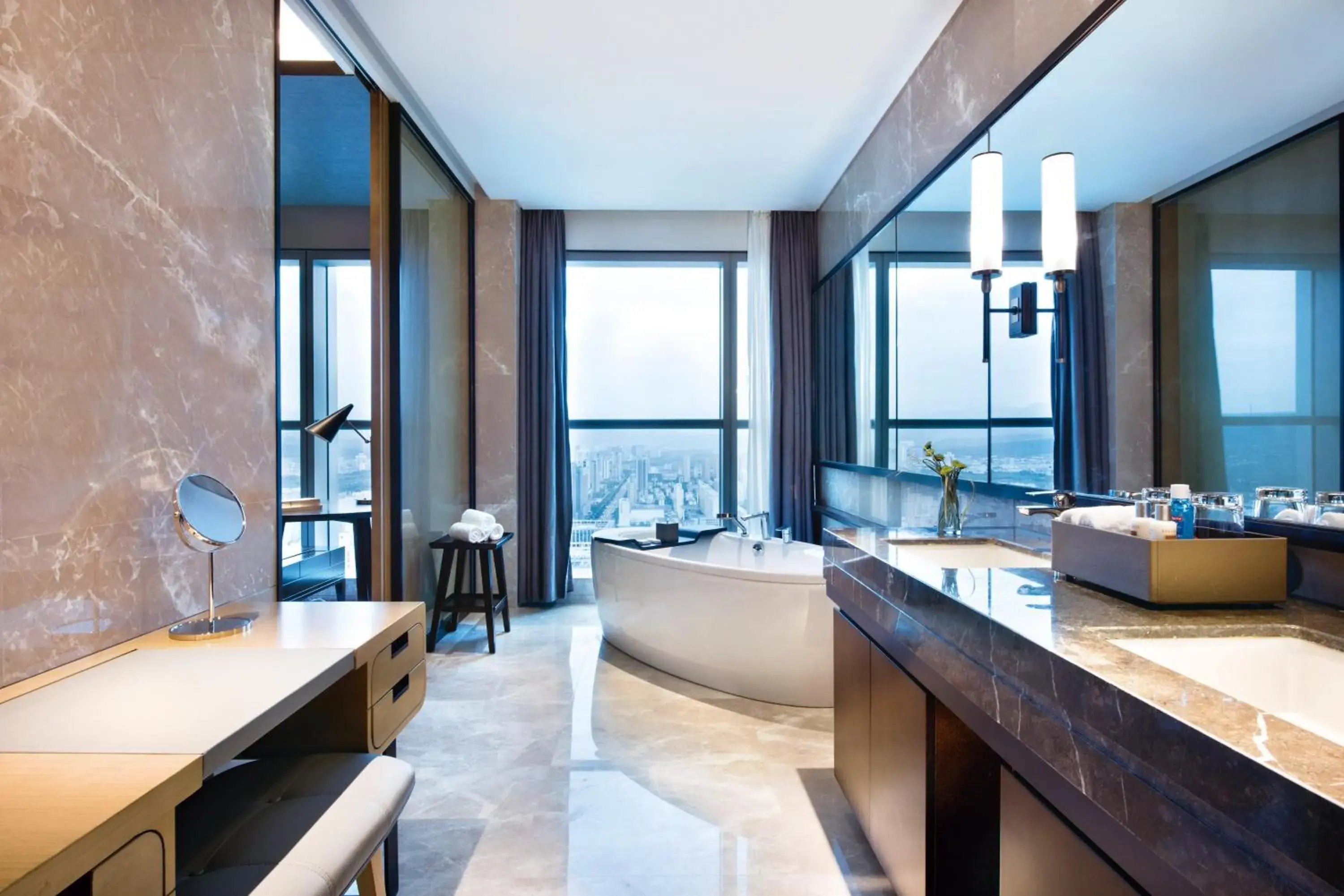 Junior King Suite in Crowne Plaza Baoji City Center by IHG Junior King Suite in Crowne Plaza Baoji City Center by IHG