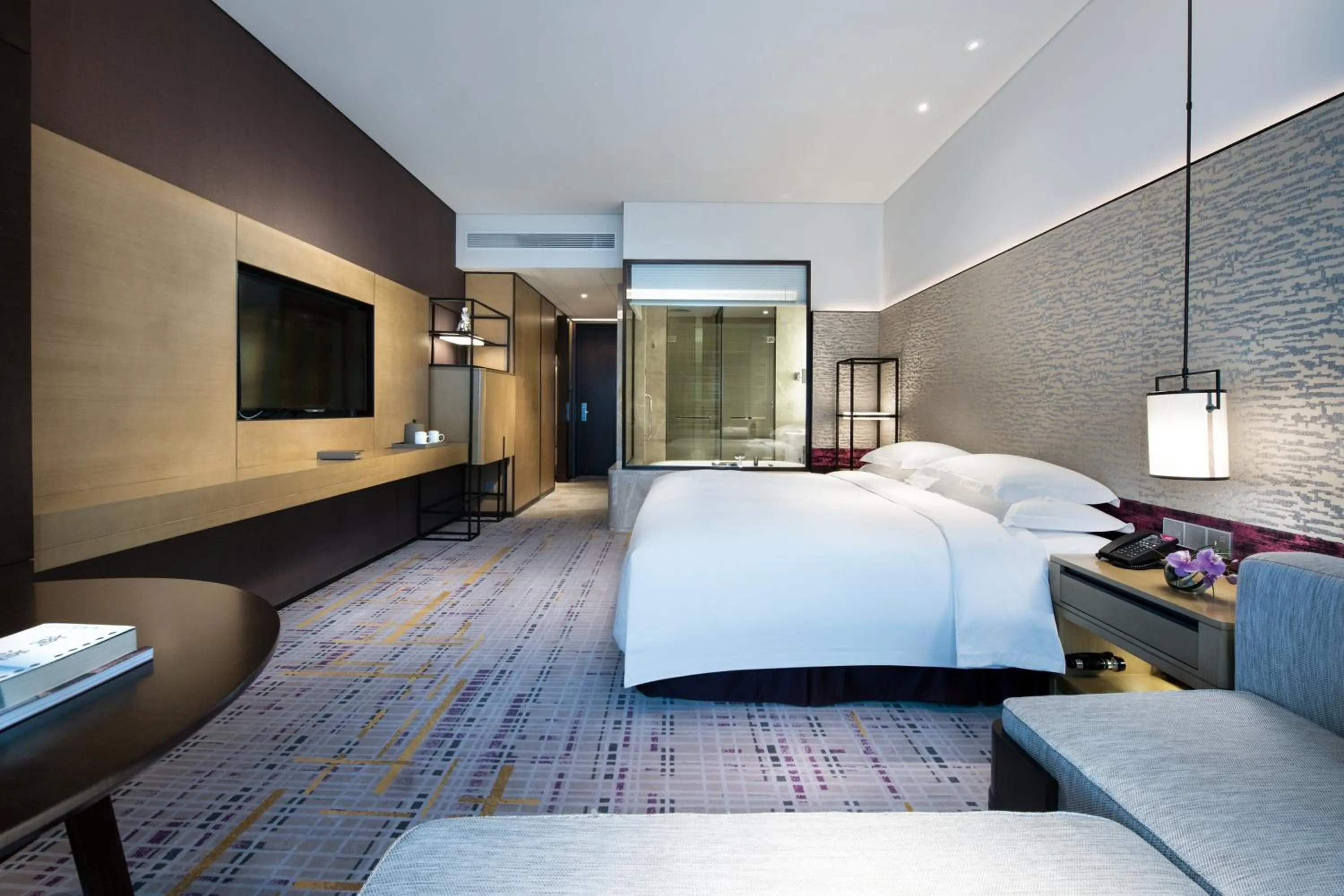 Photo of the whole room, Bed in Crowne Plaza Baoji City Center by IHG