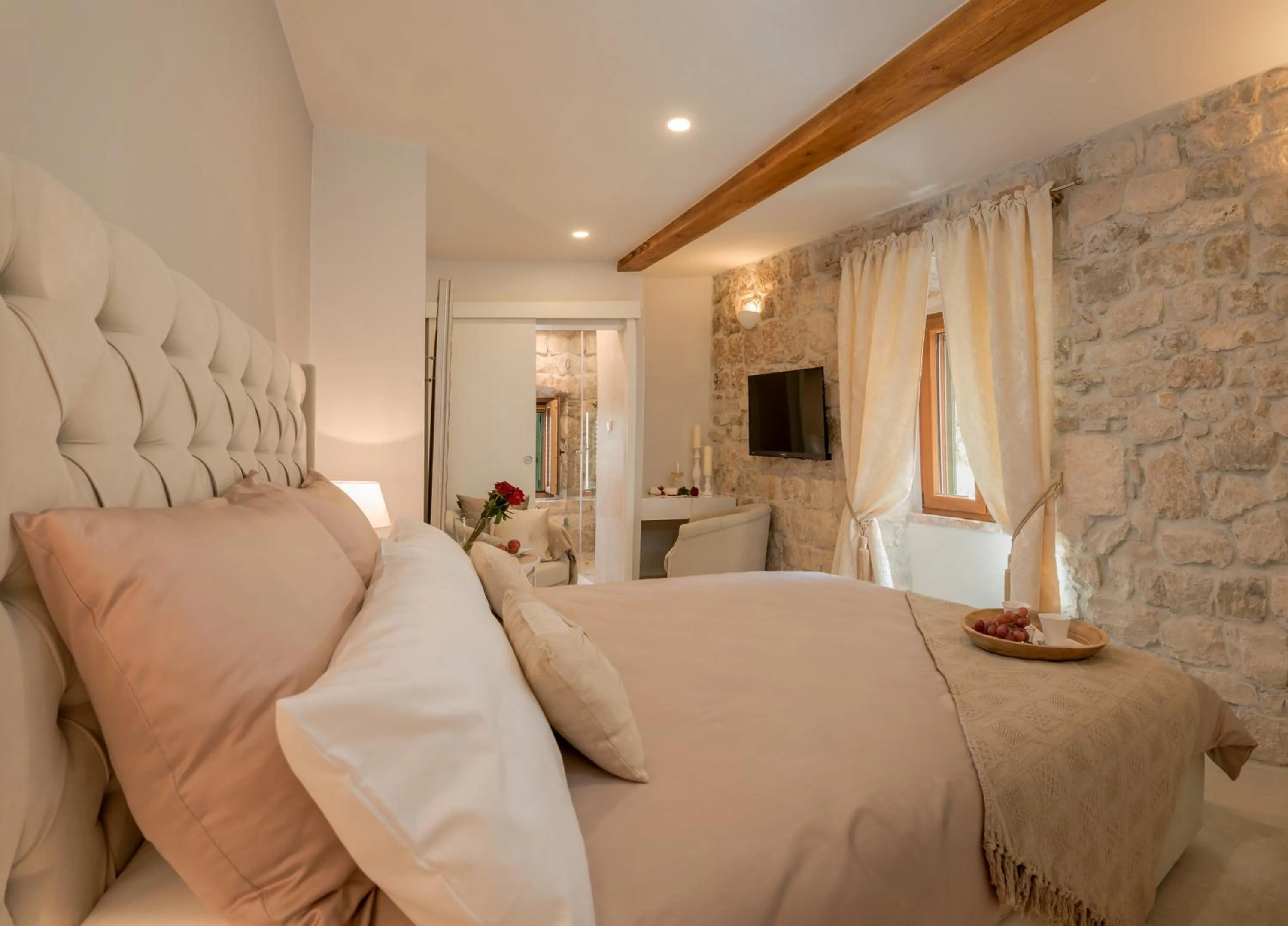 Bedroom, Bed in Jupiter Lux Rooms