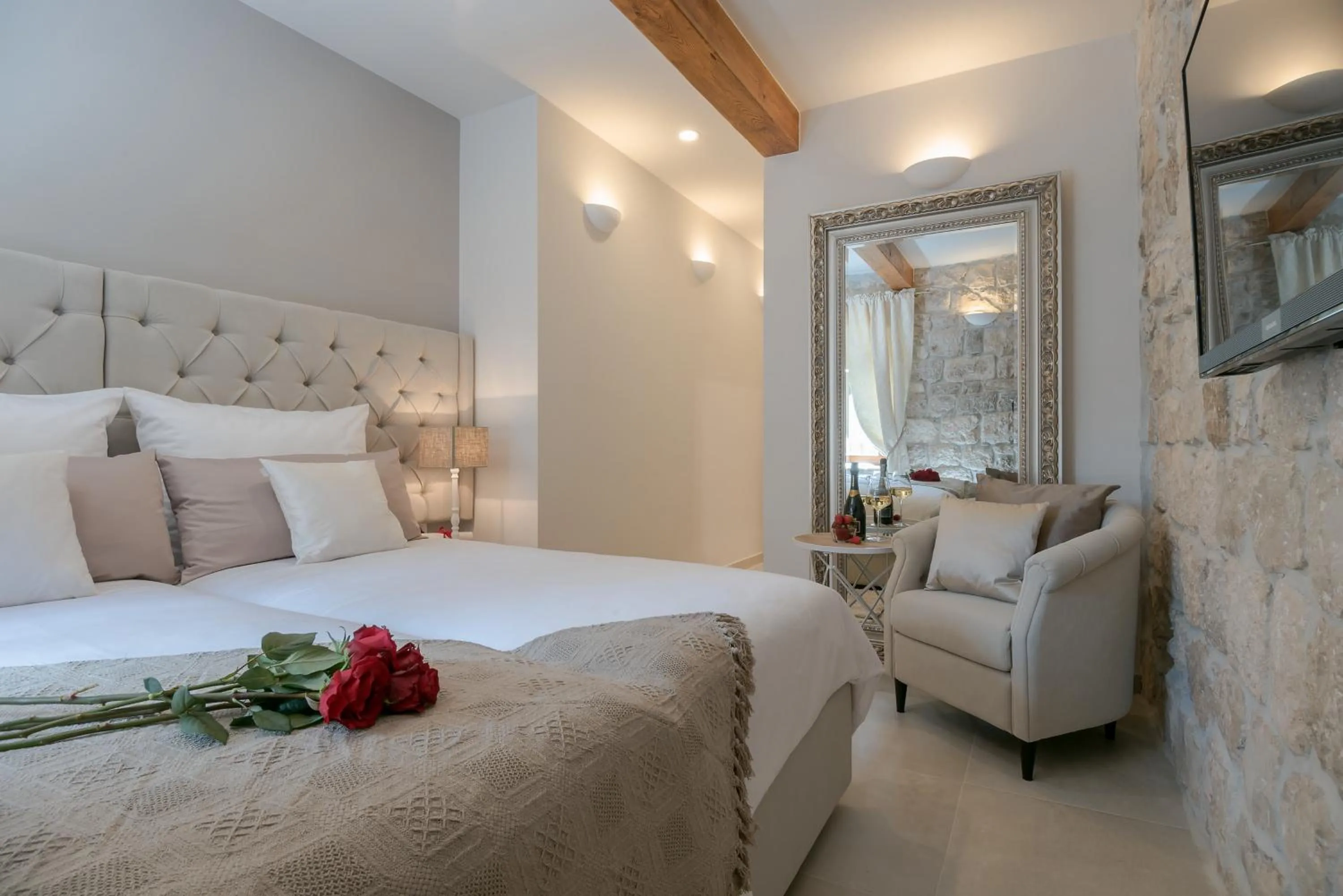 Bedroom, Bed in Jupiter Lux Rooms