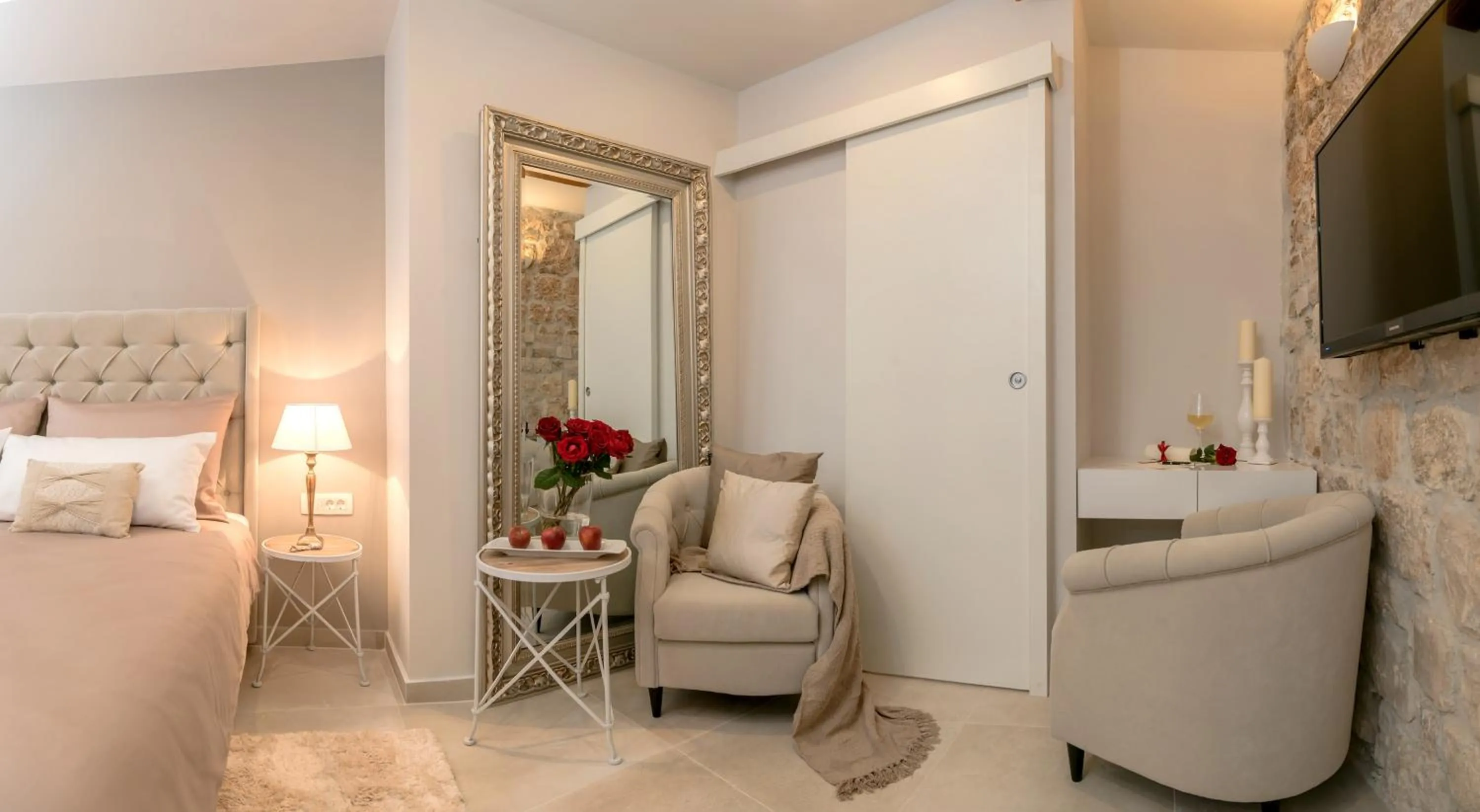 Bedroom, Bed in Jupiter Lux Rooms