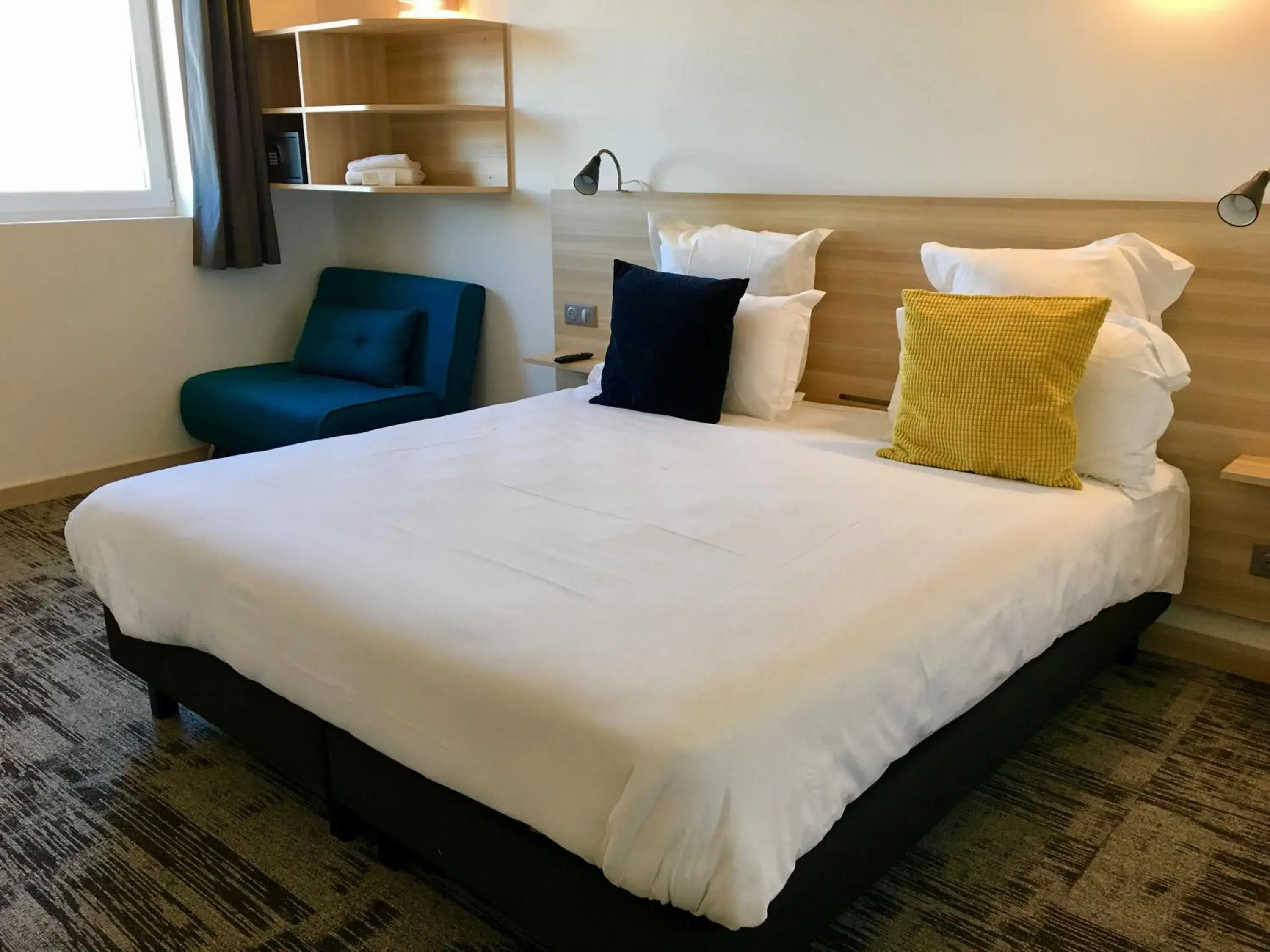 Deluxe Triple Room in Brit Hotel Martigues Nord Deluxe Triple Room in Brit Hotel Martigues Nord