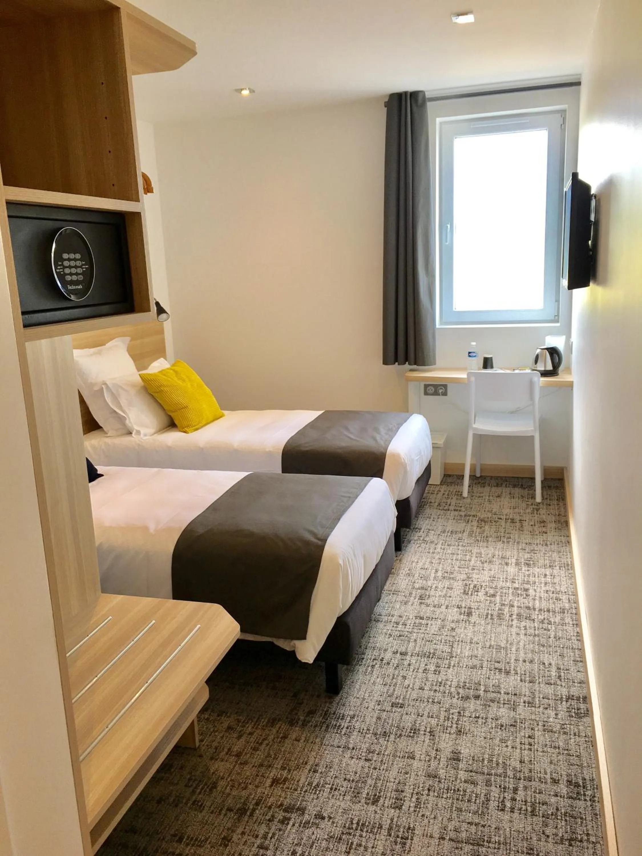 Bed in Brit Hotel Martigues Nord