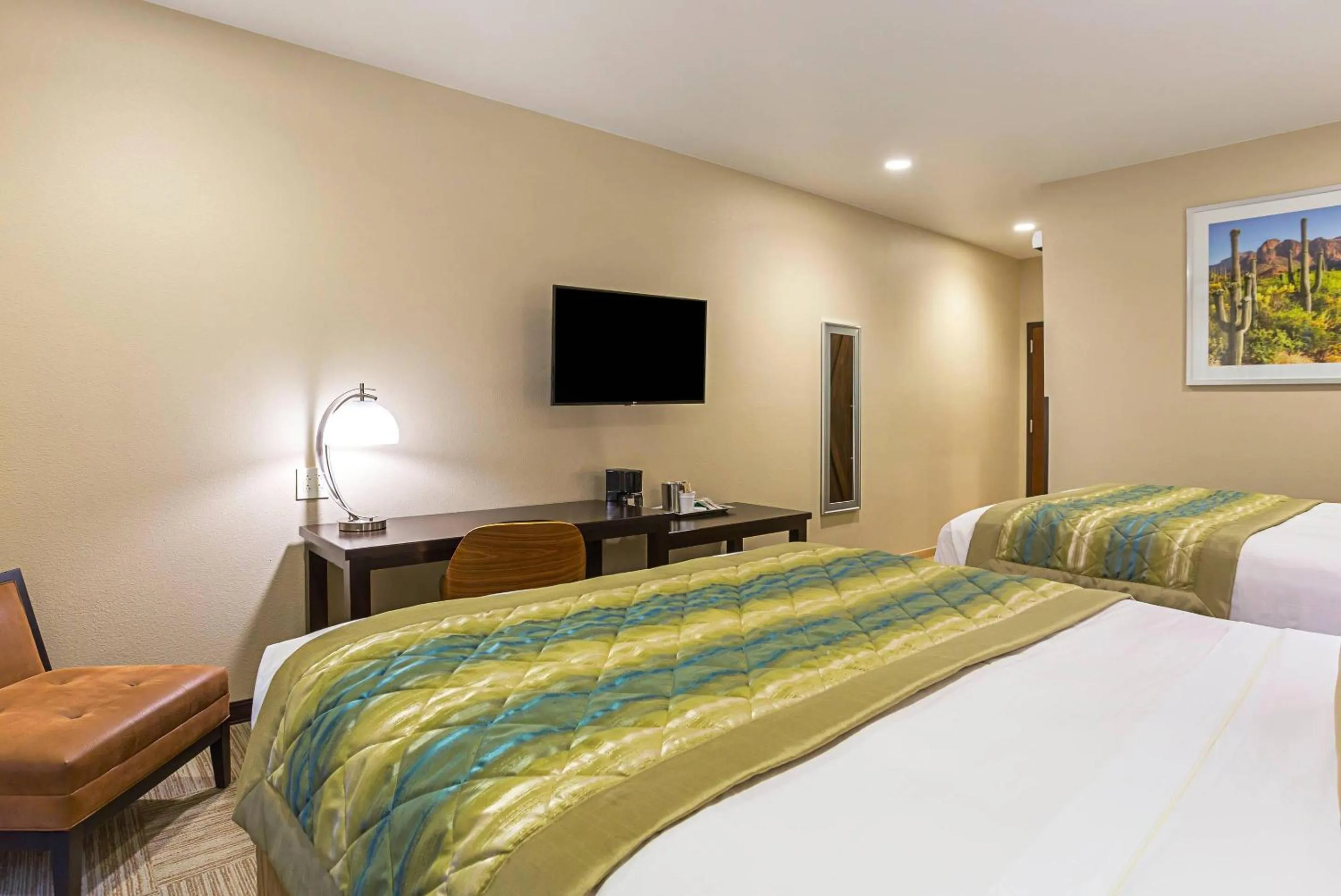 Bedroom, Bed in The Hotel at Sunland Park Casino El Paso, an Ascend Collection Hotel