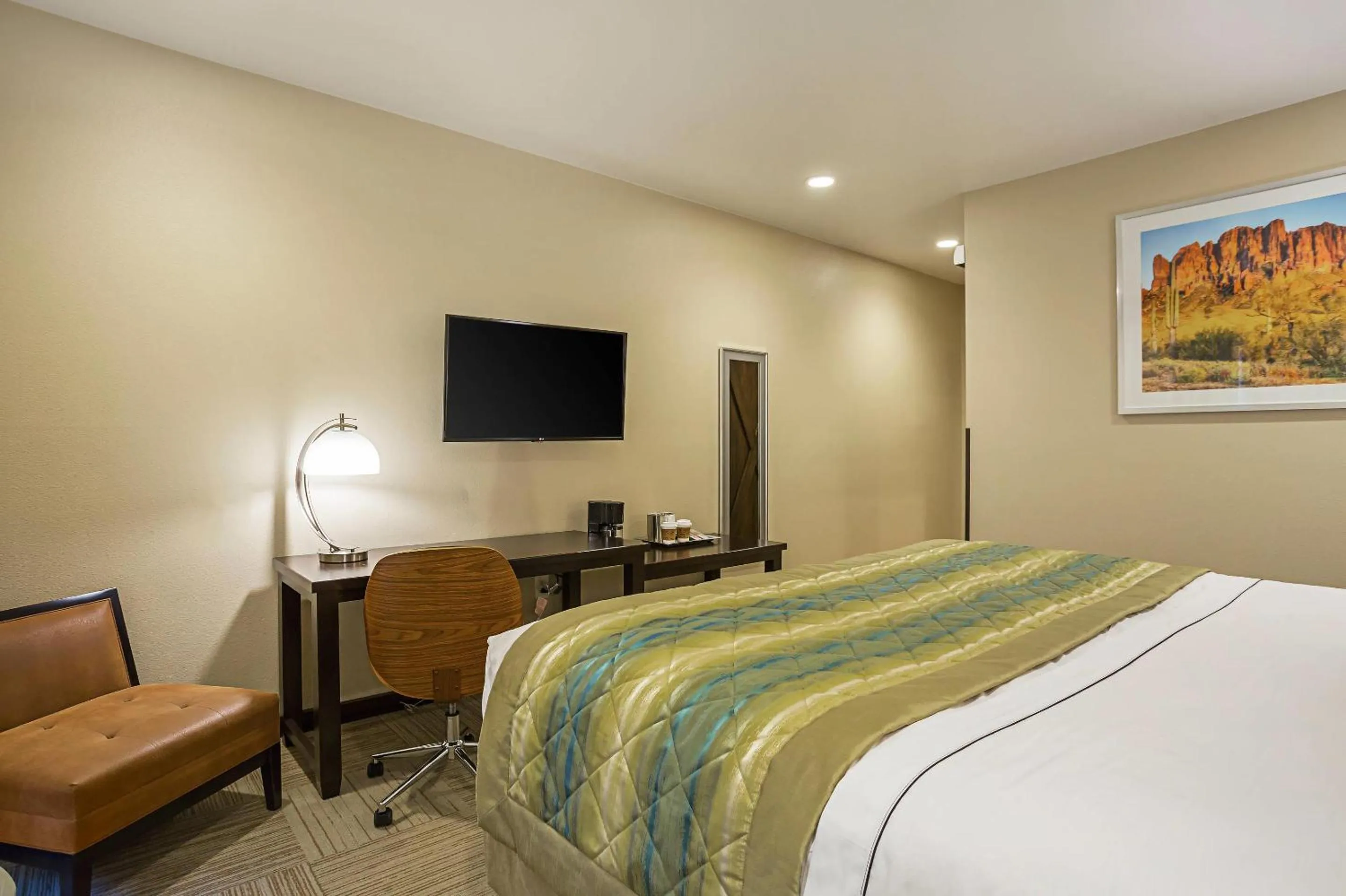 Bedroom, Bed in The Hotel at Sunland Park Casino El Paso, an Ascend Collection Hotel
