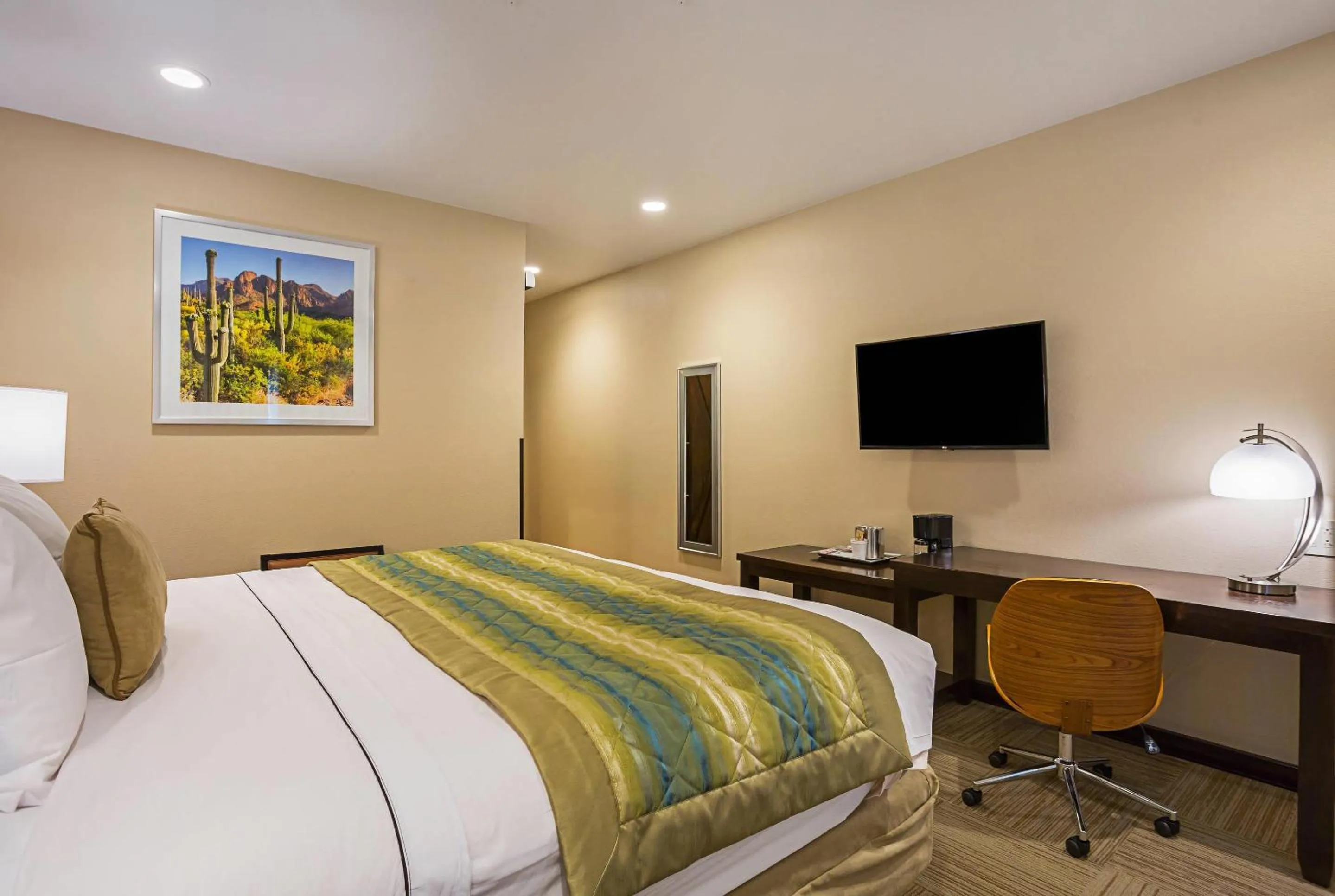 Bedroom, Bed in The Hotel at Sunland Park Casino El Paso, an Ascend Collection Hotel