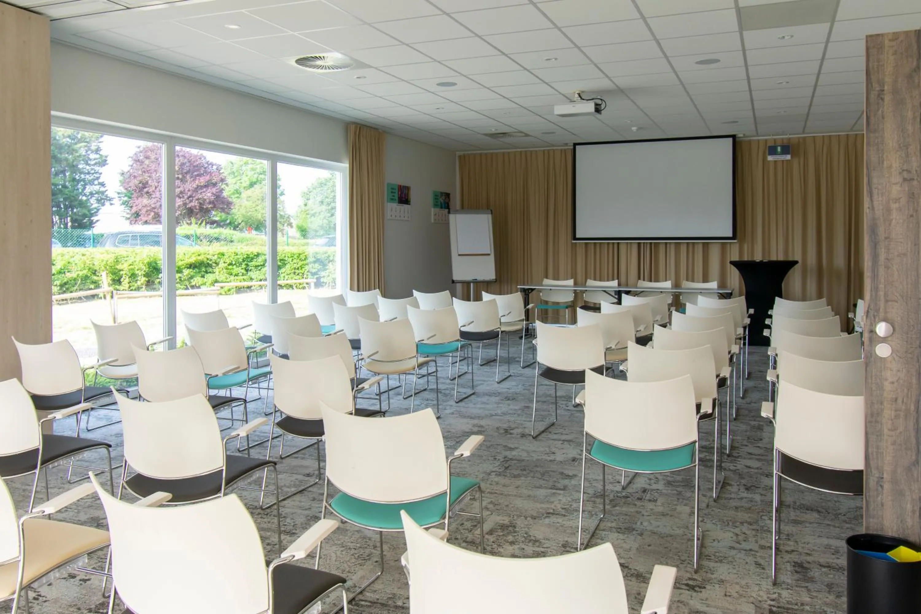 Meeting/conference room in ibis Styles Nieuwpoort