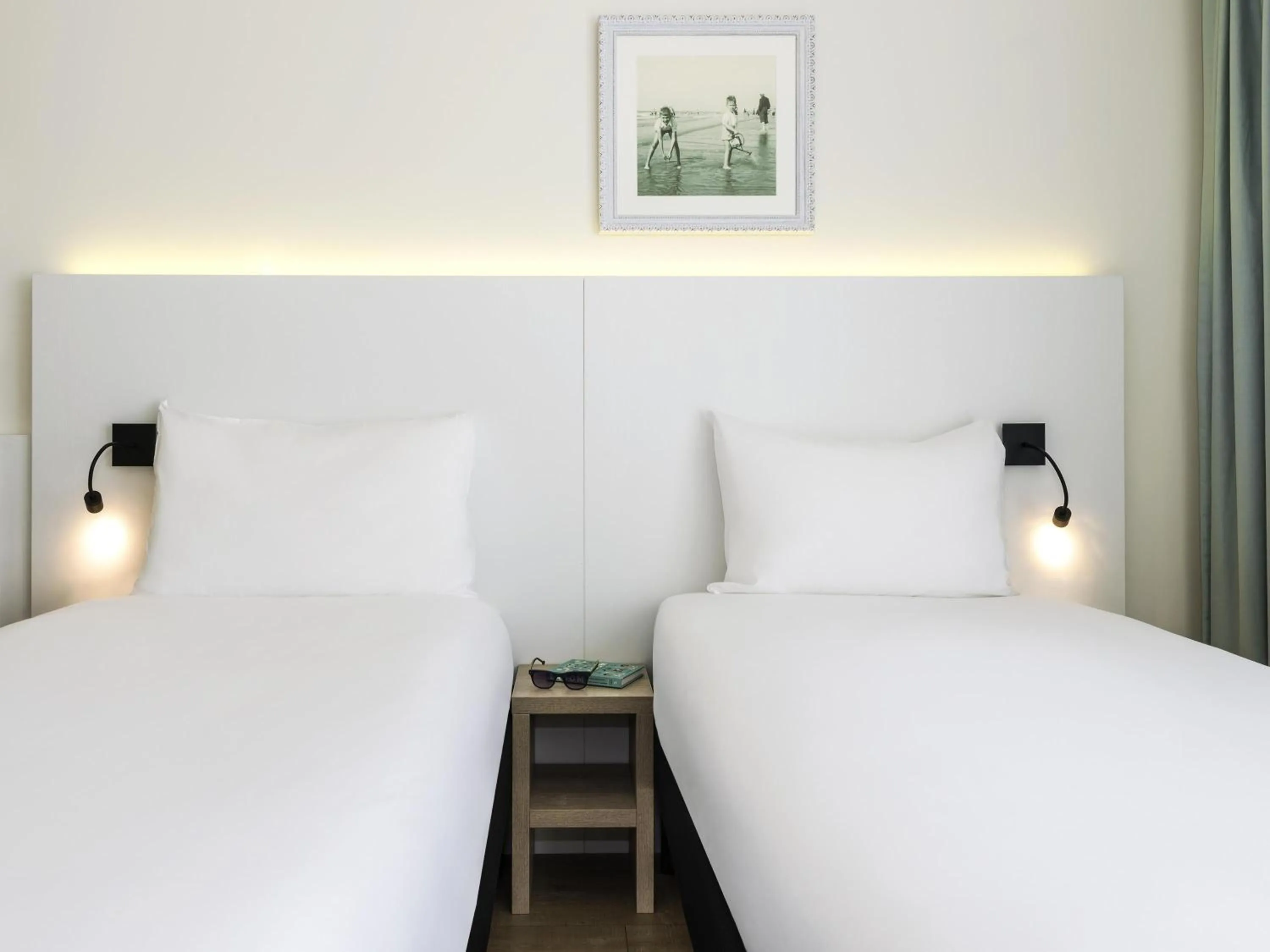 Bedroom, Bed in ibis Styles Nieuwpoort