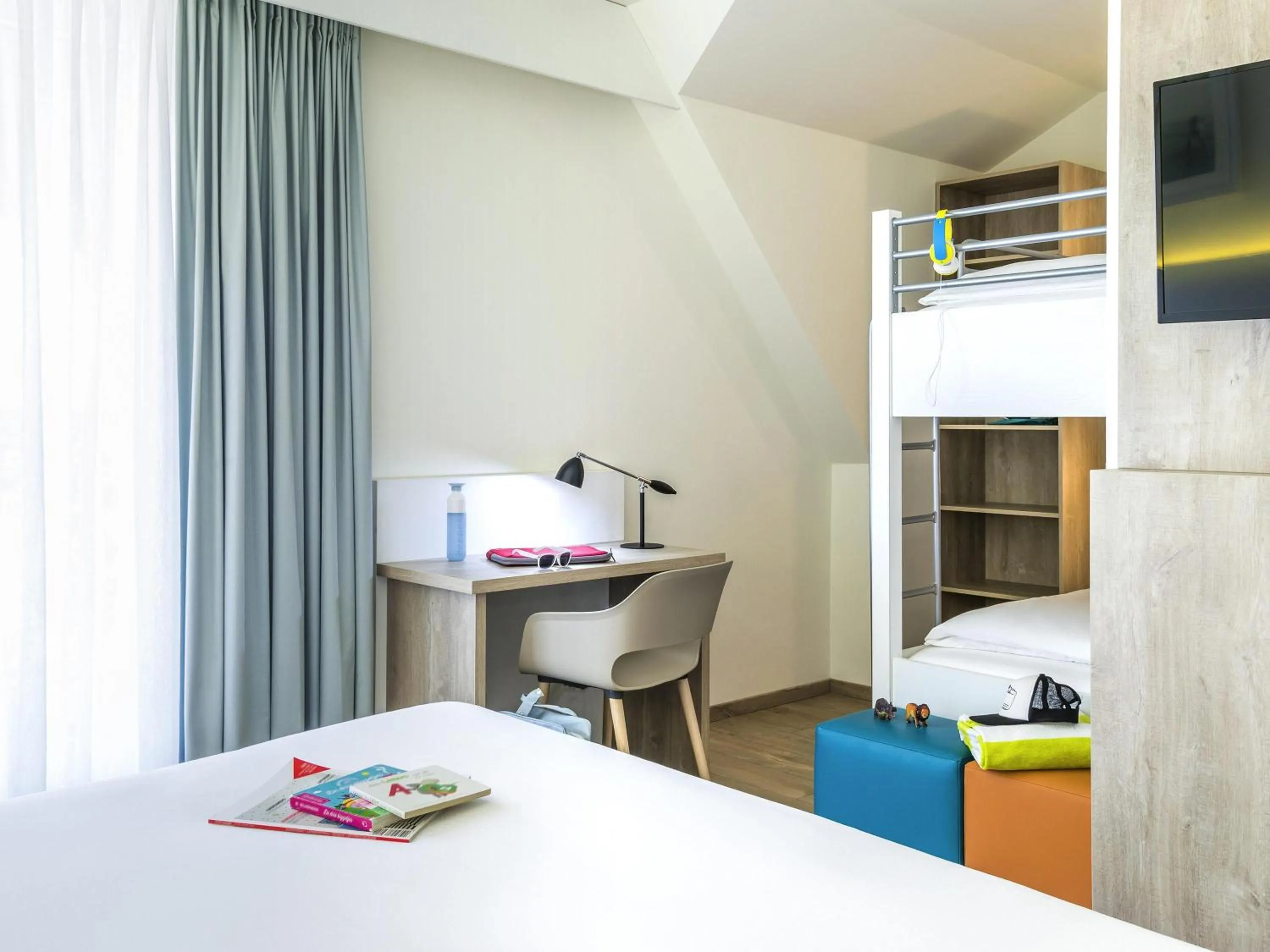 Bedroom, Bed in ibis Styles Nieuwpoort