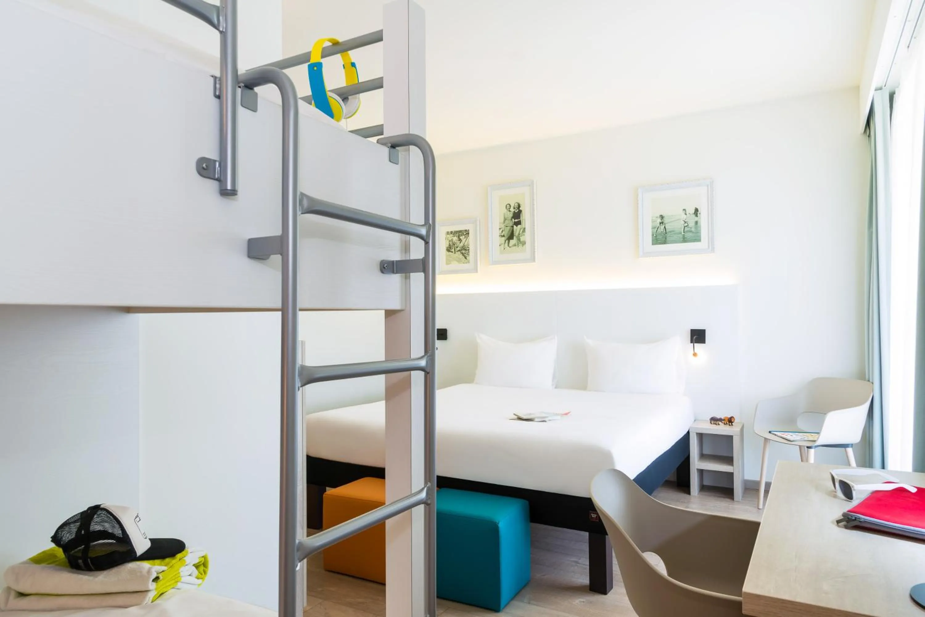 Photo of the whole room, Bed in ibis Styles Nieuwpoort