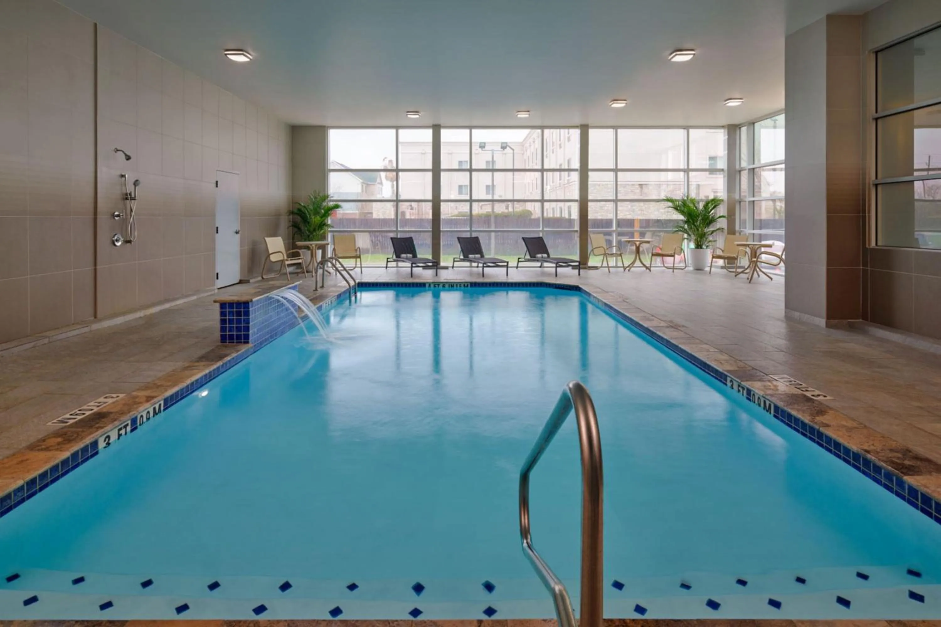 Swimming pool in Four Points by Sheraton Houston Intercontinental Airport