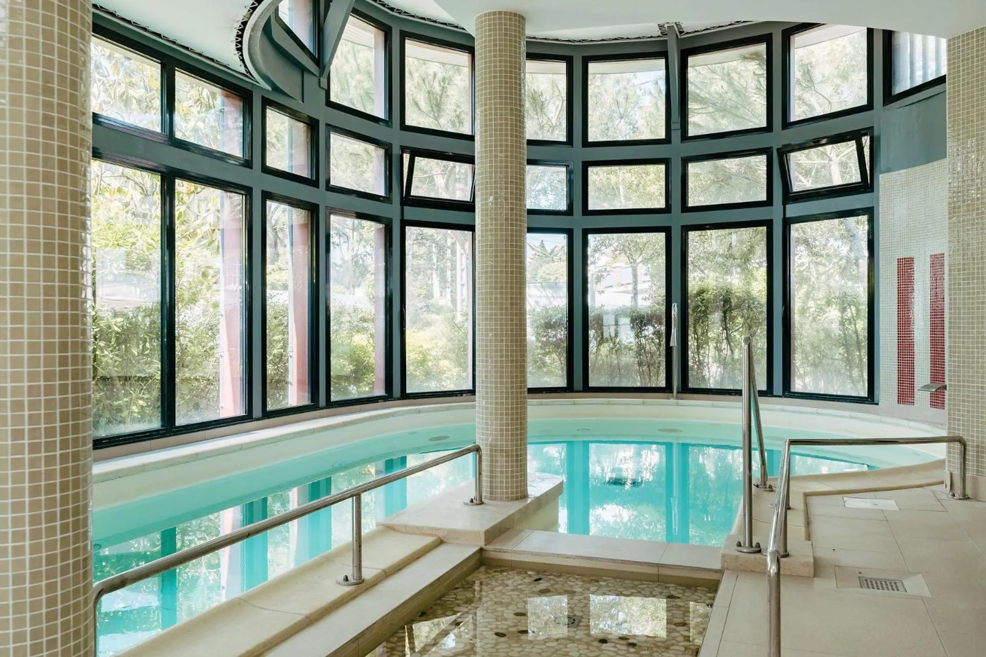 Swimming pool in Hôtel Miléade Les Pléïades La Baule