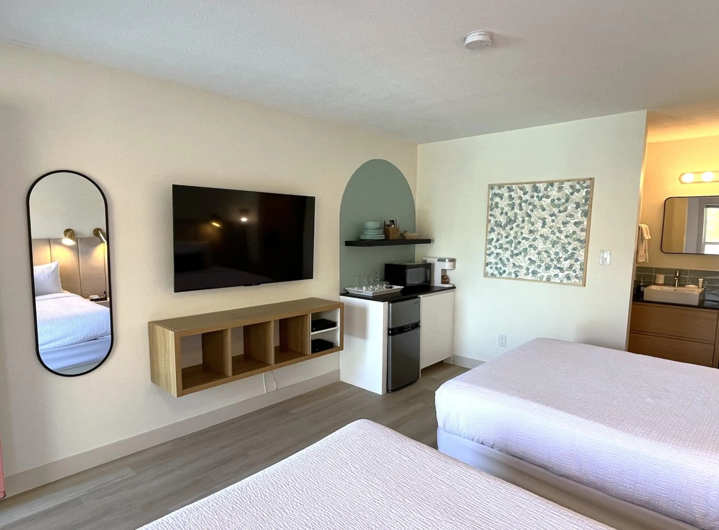 TV and multimedia, Bed in Lakeside Villa & Nordic Spa