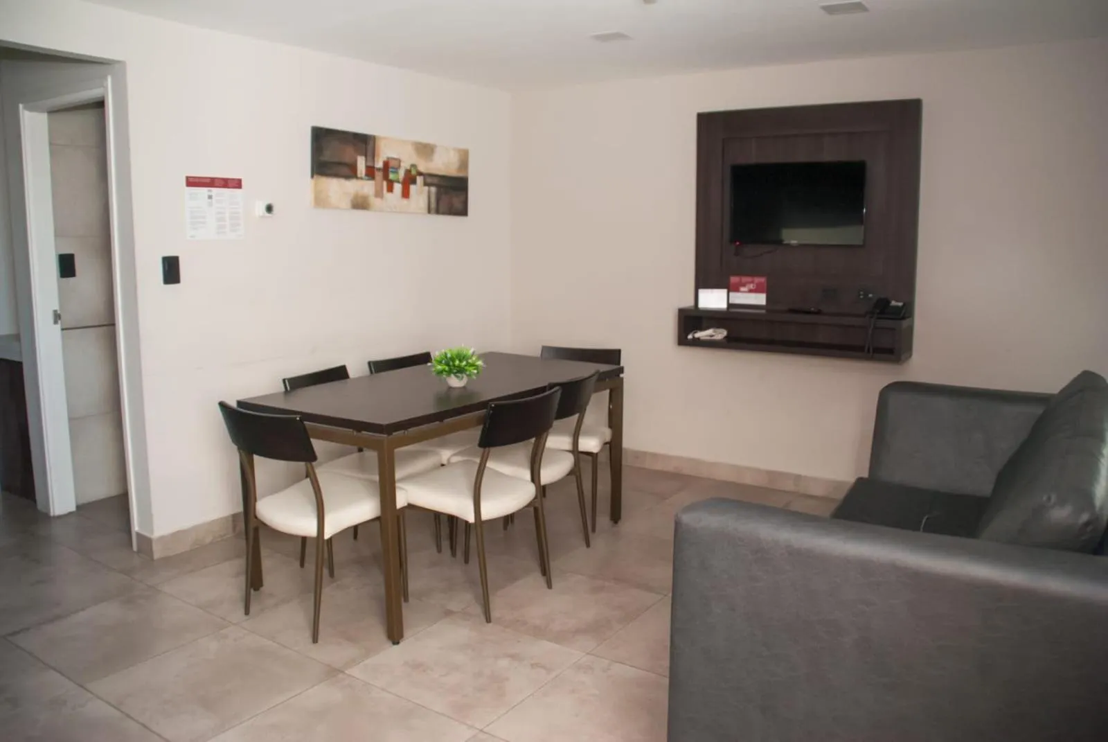 Dining area in Links Apart Hotel