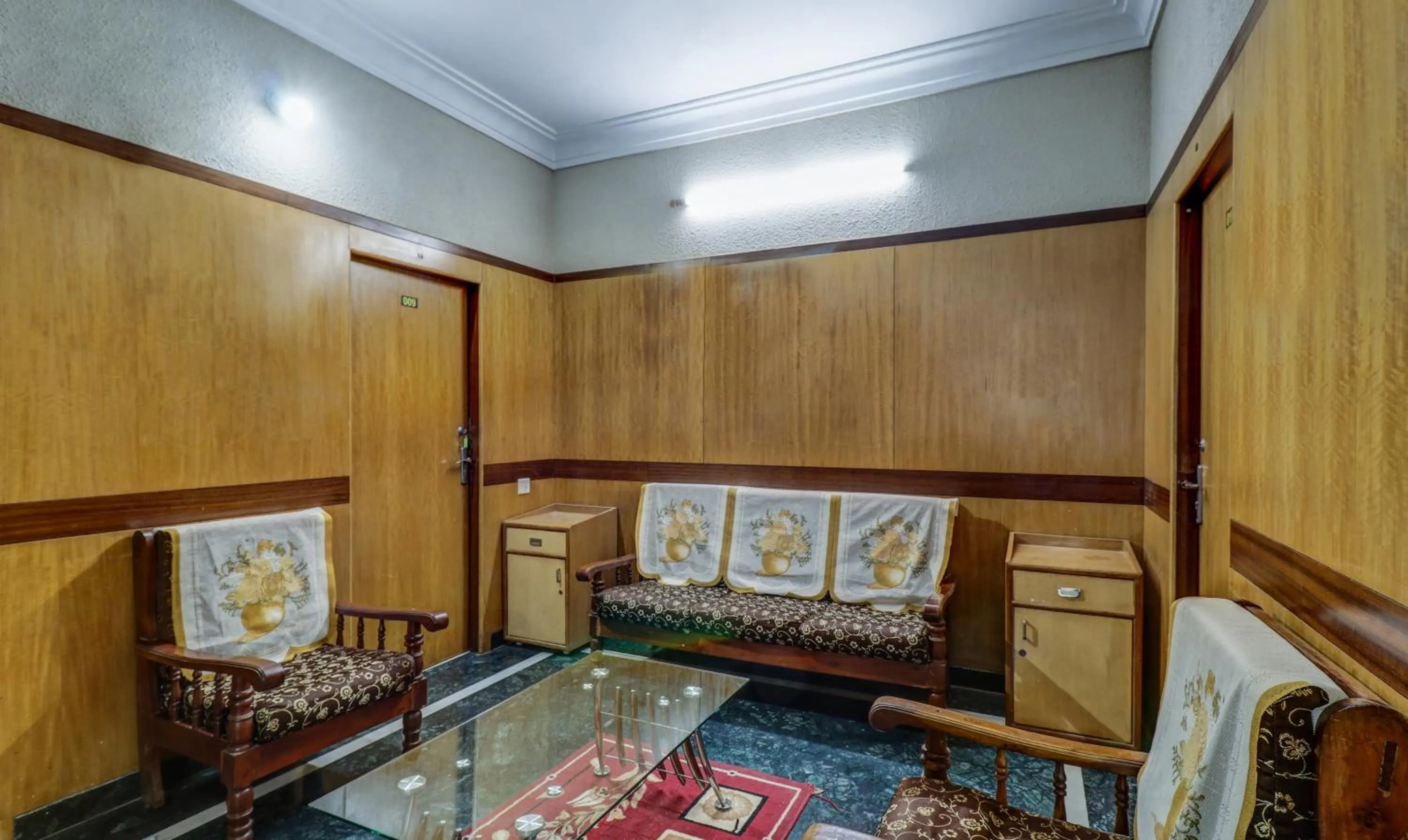 Seating area, Bed in Itsy Hotels Shree Comforts